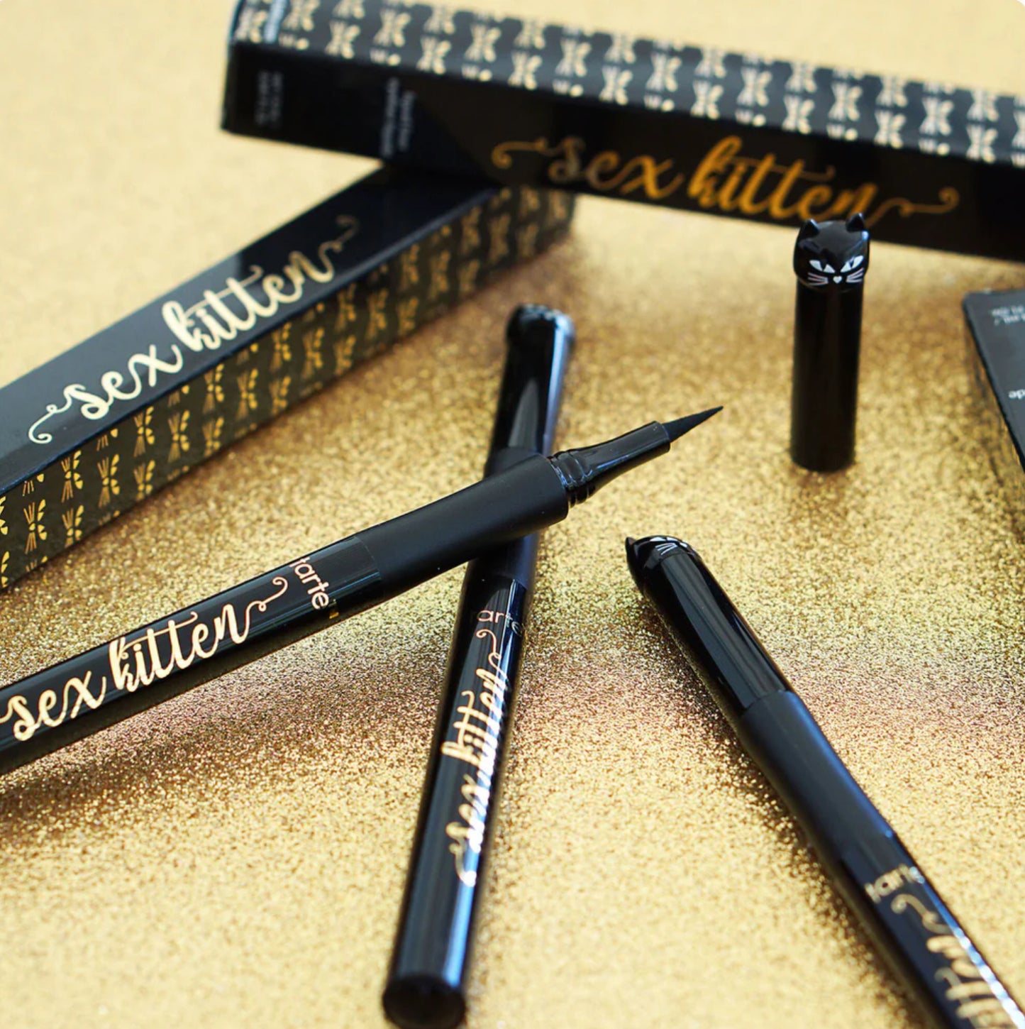 Sex kitten liquid liner TARTE tono- BLACK