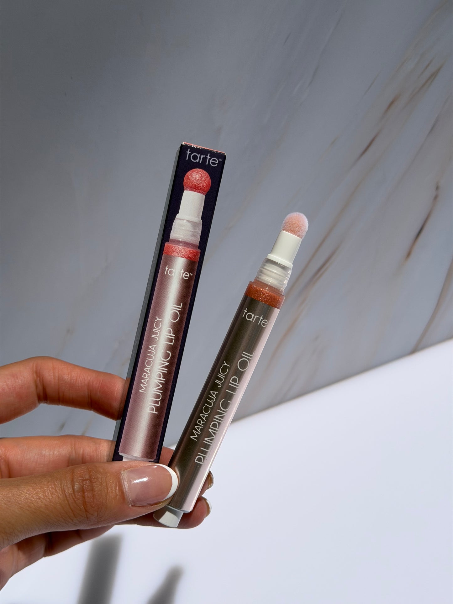 tarte-maracuja juicy lip plumping oil with hyaluronic acid- TONO SHIMMERING MAPLE