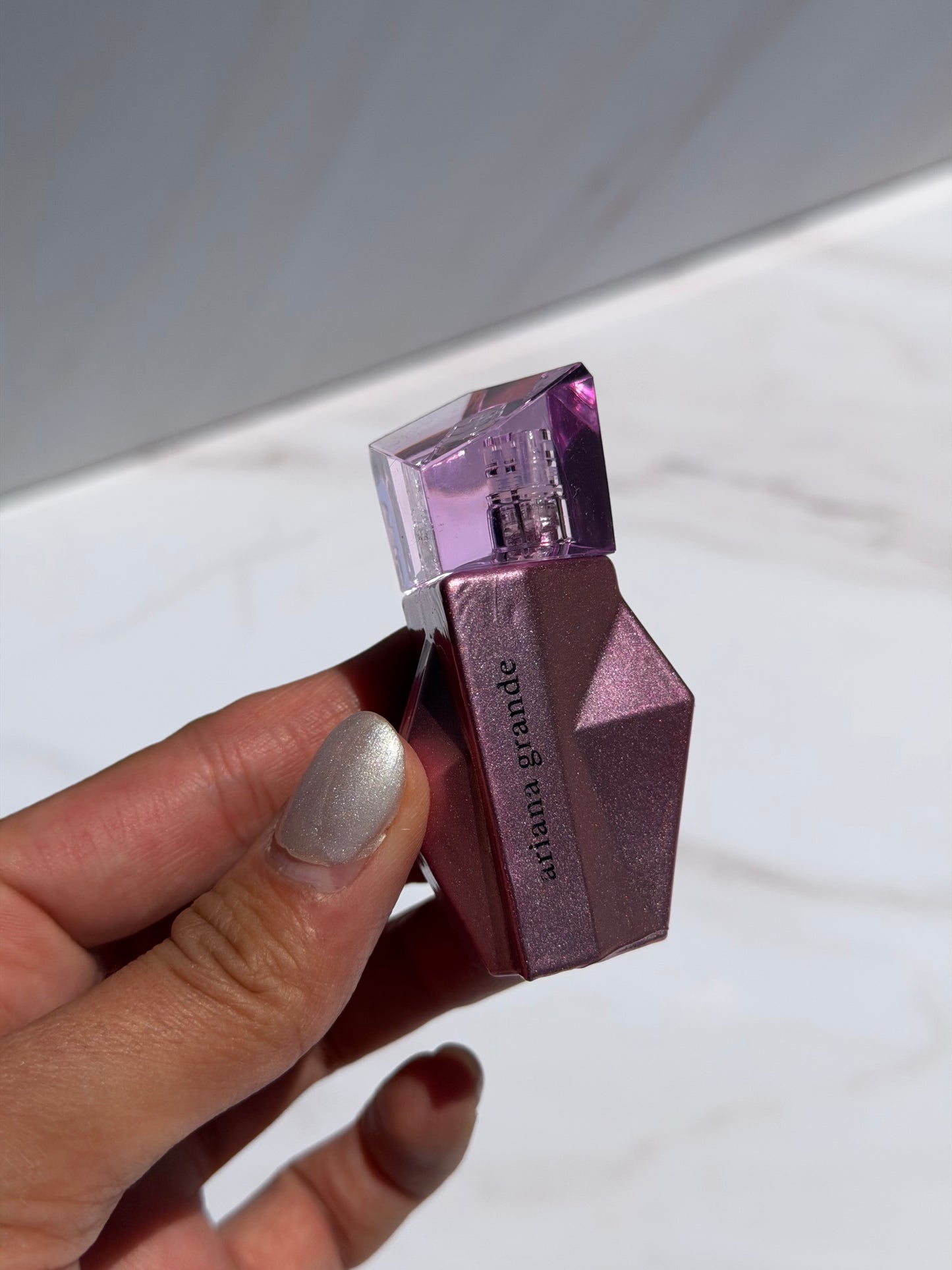 Ariana Grande- Mini r.e.m. Cherry Eclipse 2 Piece Set 6.5ml (sin caja)