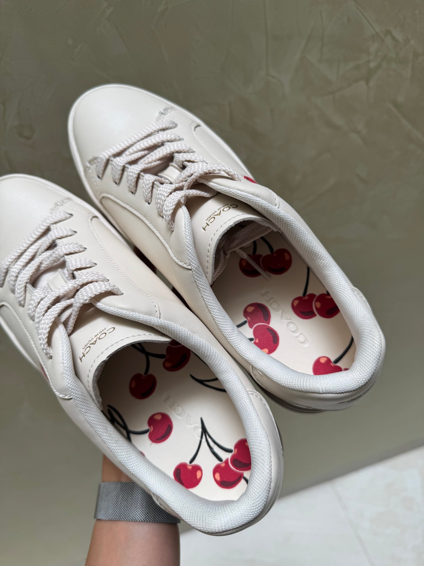 Tenis Coach CHERRY Talla 26mx (sin caja)