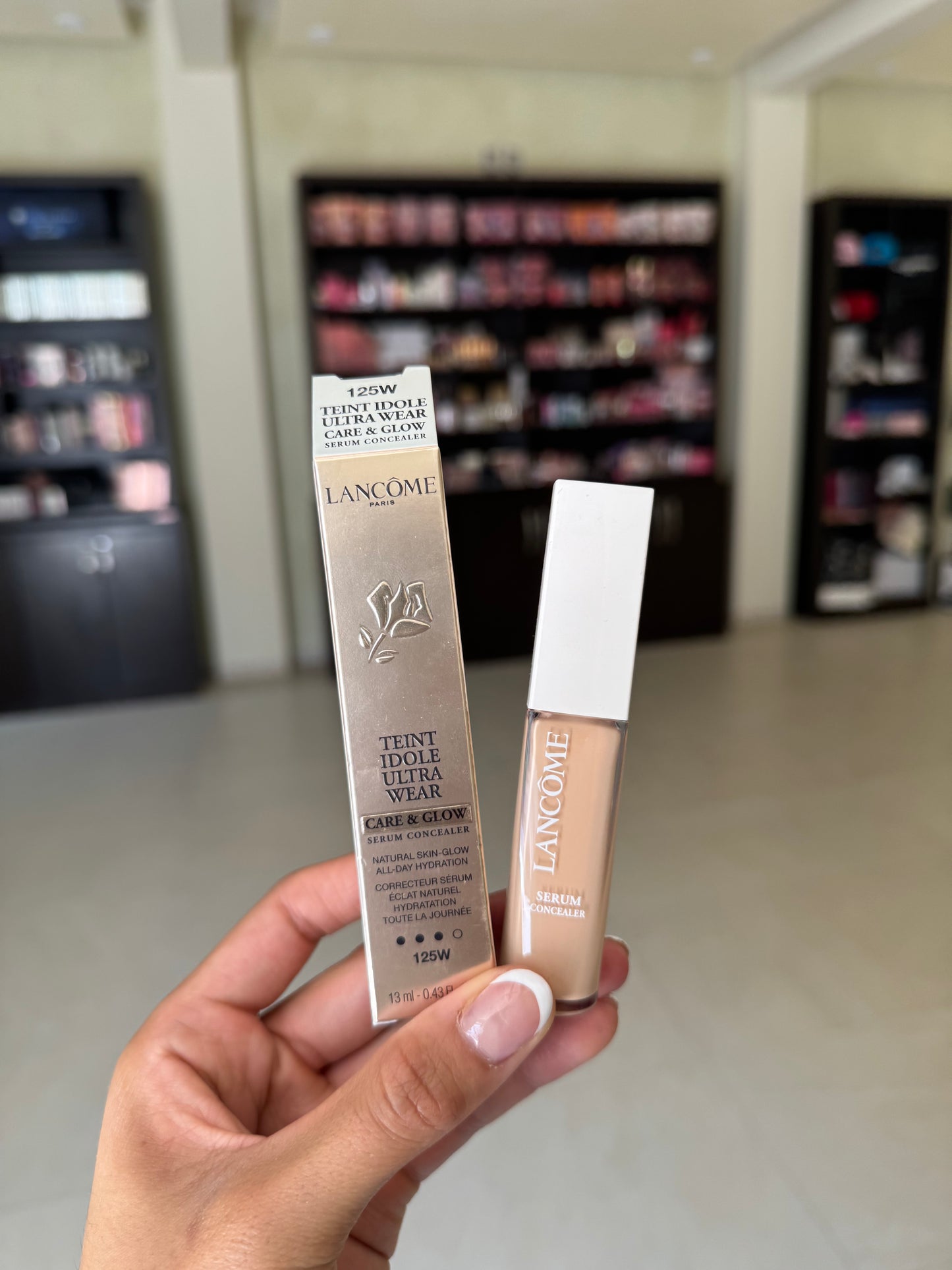 Lancôme Care and Glow Serum Concealer with Hyaluronic Acid TONO- 125W