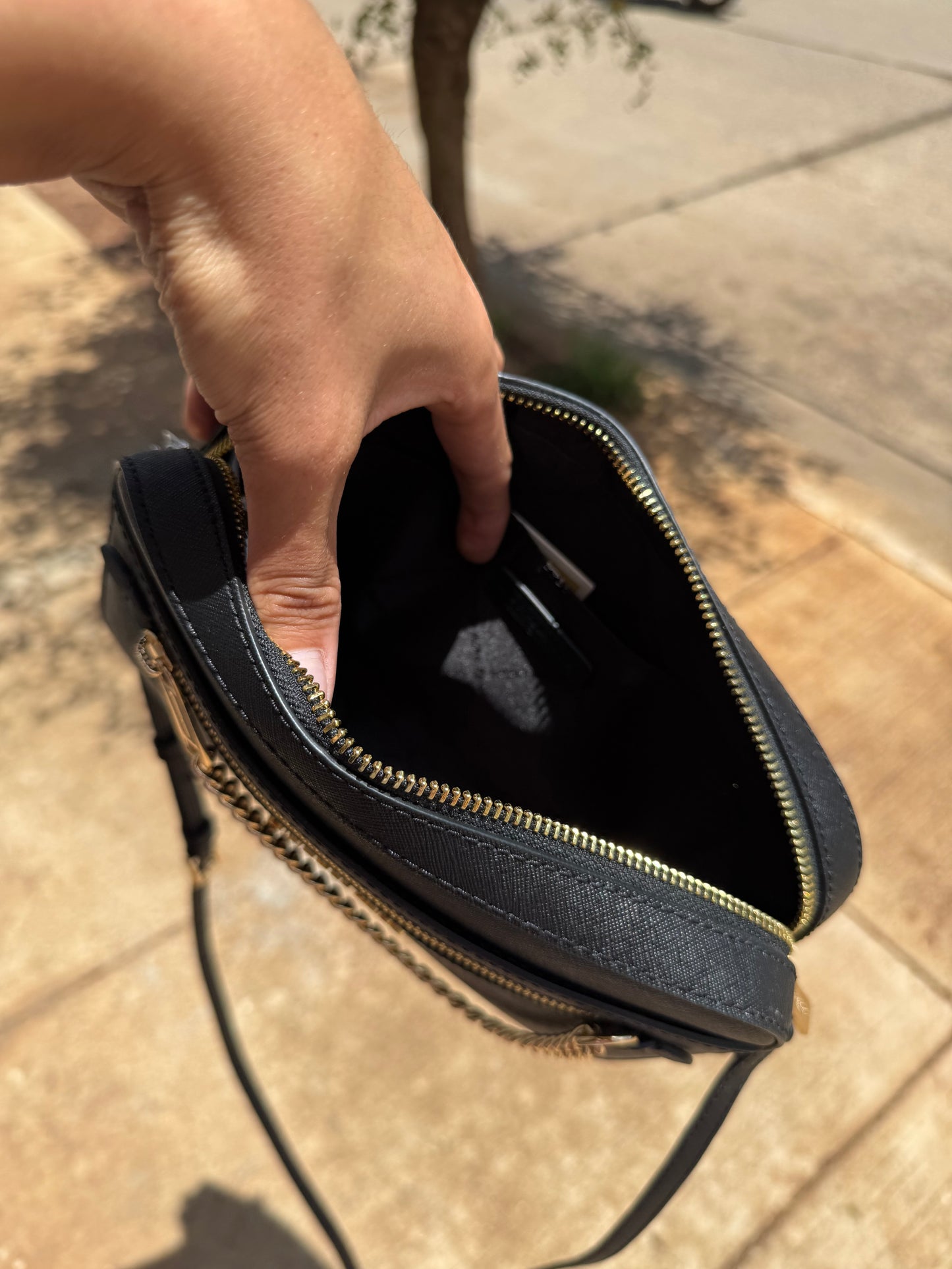 MICHAEL KORS OUTLET Jet Set Large Saffiano Leather Crossbody Bag Negra cadena Dorada