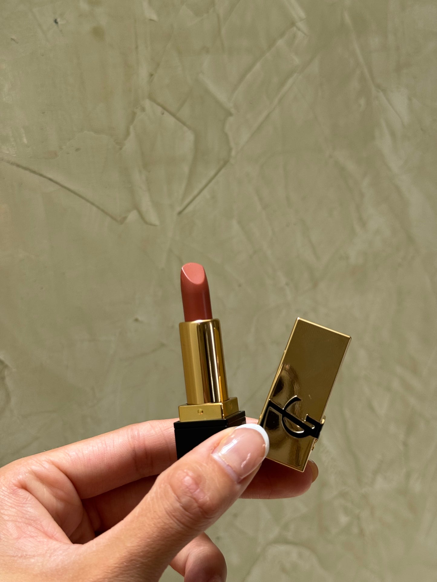 Mini Yves Saint Laurent Rouge Pur Couture Caring Satin Lipstick with Ceramides Tono- Nu Muse