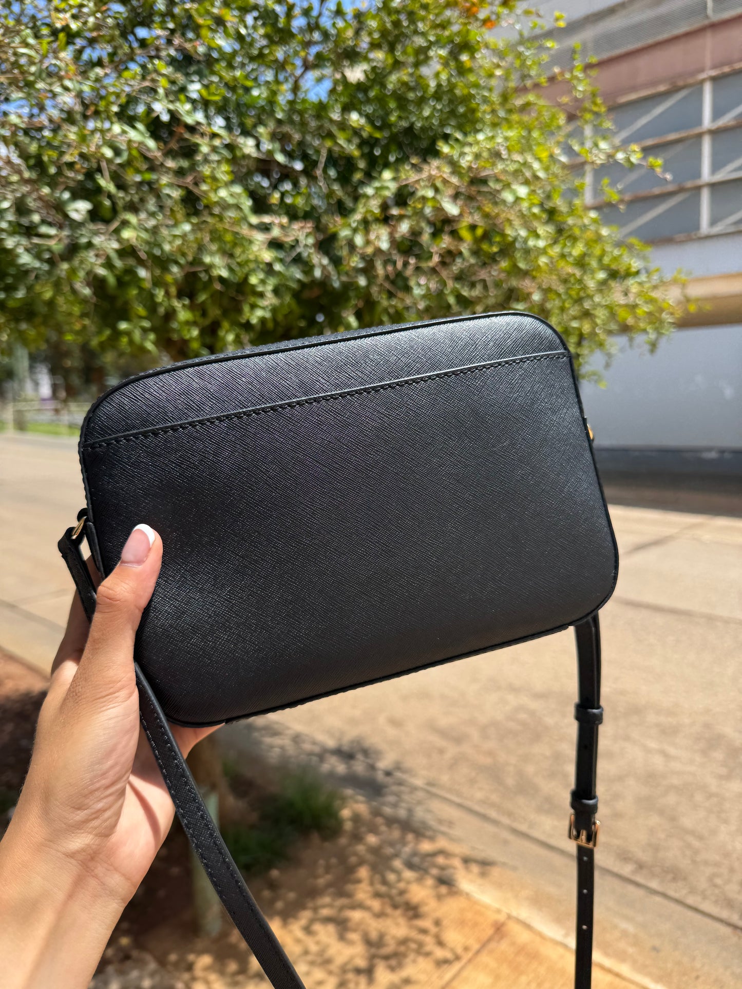 MICHAEL KORS OUTLET Jet Set Large Saffiano Leather Crossbody Bag Negra cadena Dorada
