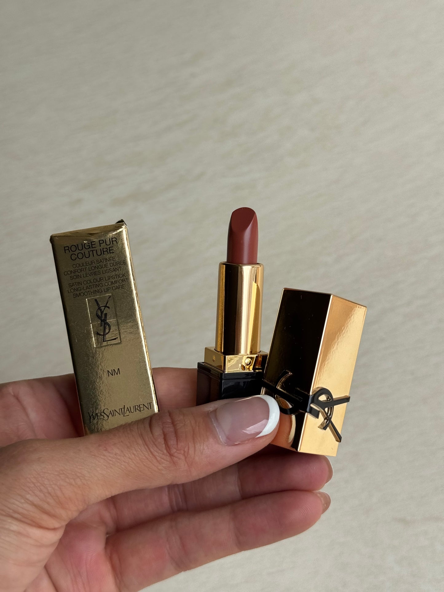 Mini Yves Saint Laurent Rouge Pur Couture Caring Satin Lipstick with Ceramides Tono- Nu Muse
