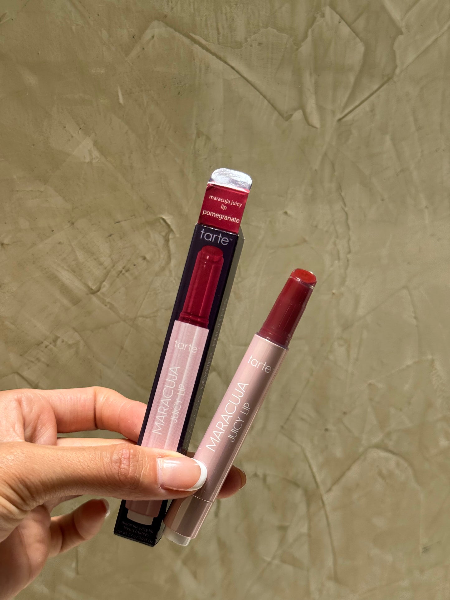 TARTE Maracuja Juicy Lip Plump Gloss- tono- POMEGRANATE
