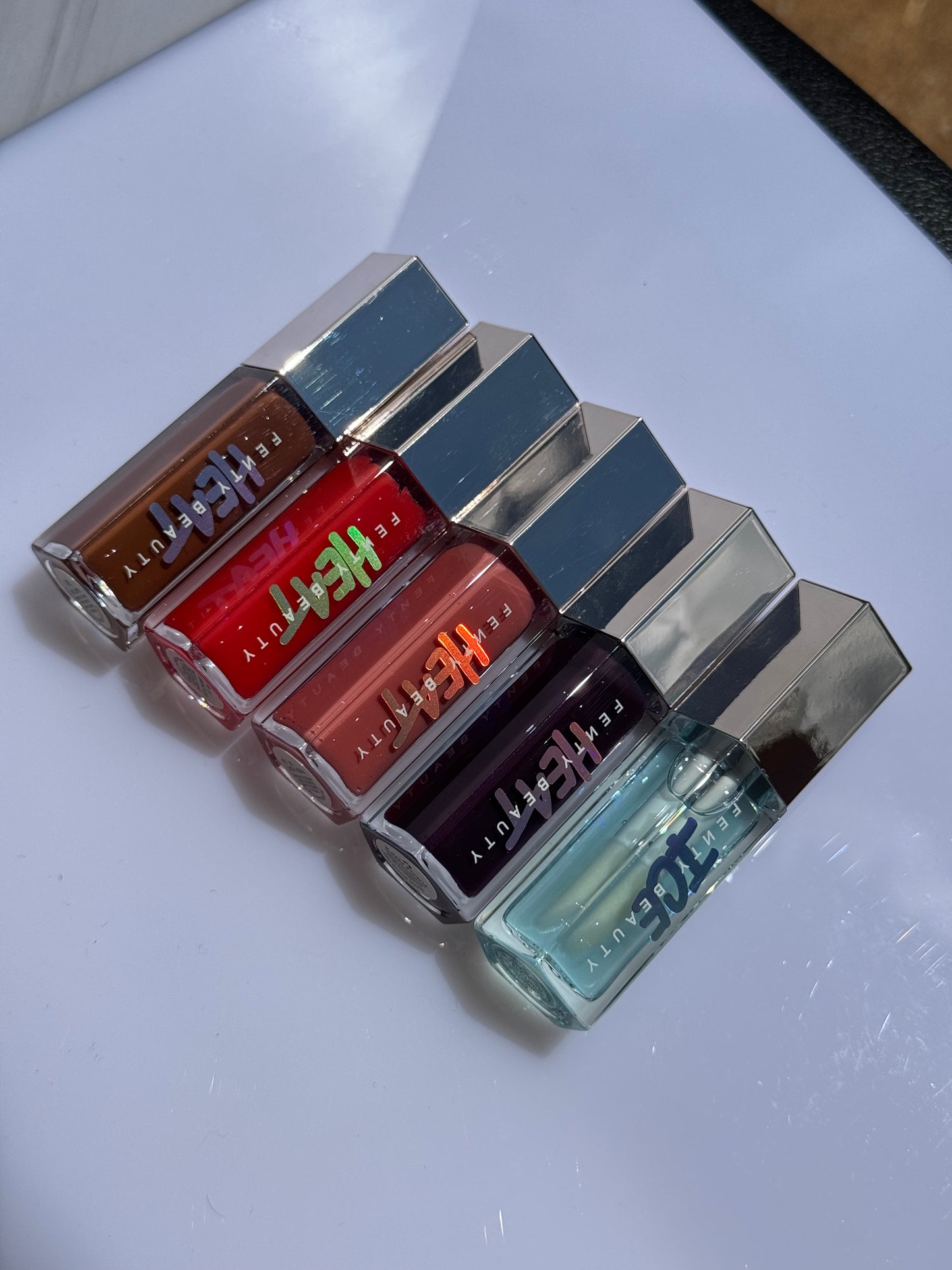 Gloss HEAT Fenty Beauty Lip Plumper Tono- HOT CHERRY (sin caja)