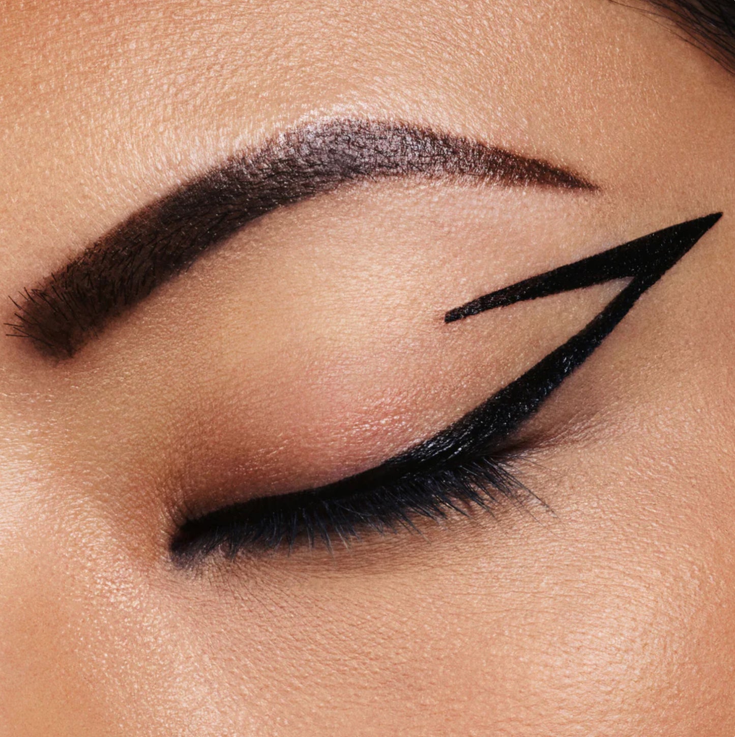 Sex kitten liquid liner TARTE tono- BLACK