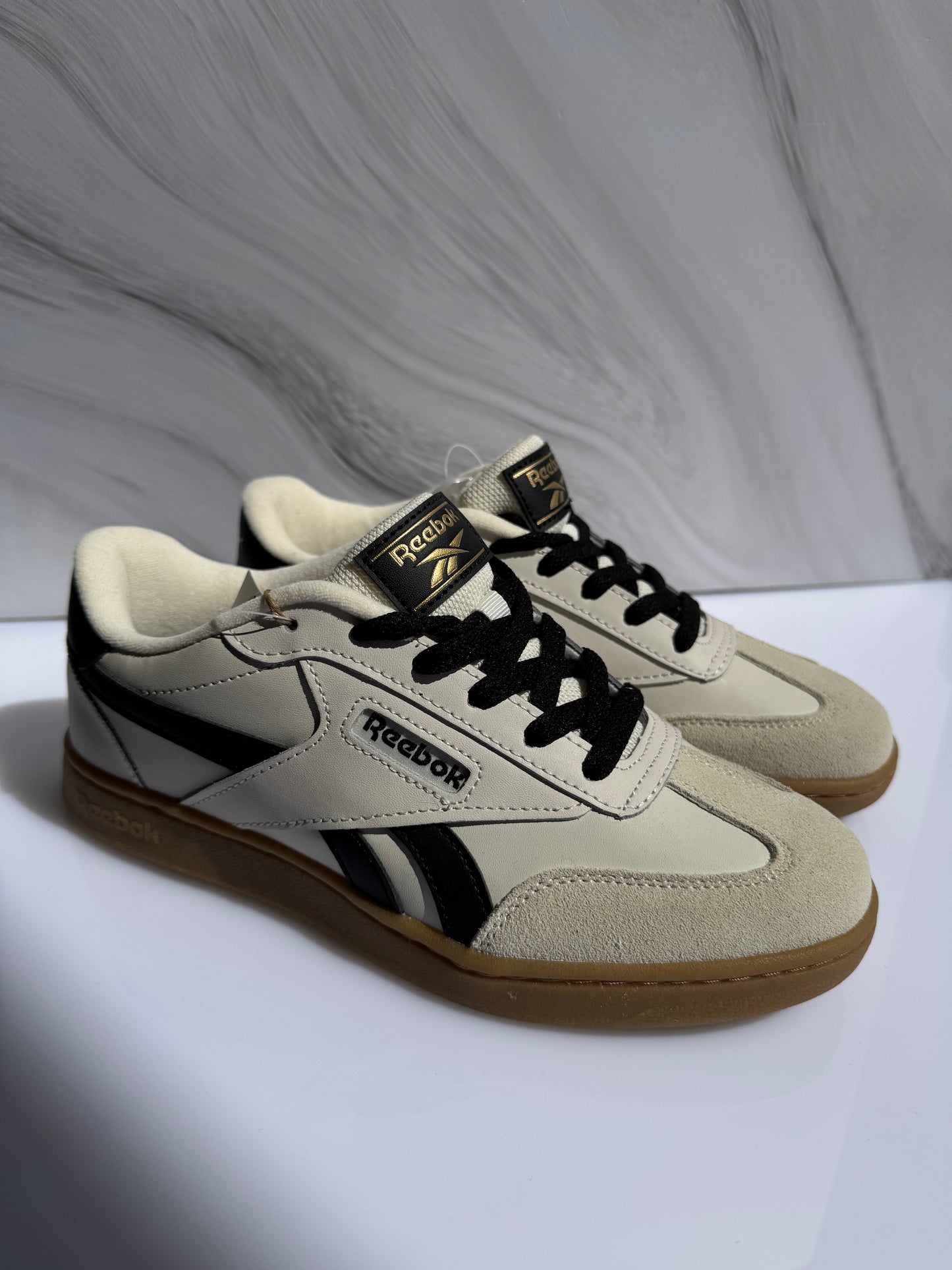 Tenis Reebok 24MX Beige con Negro