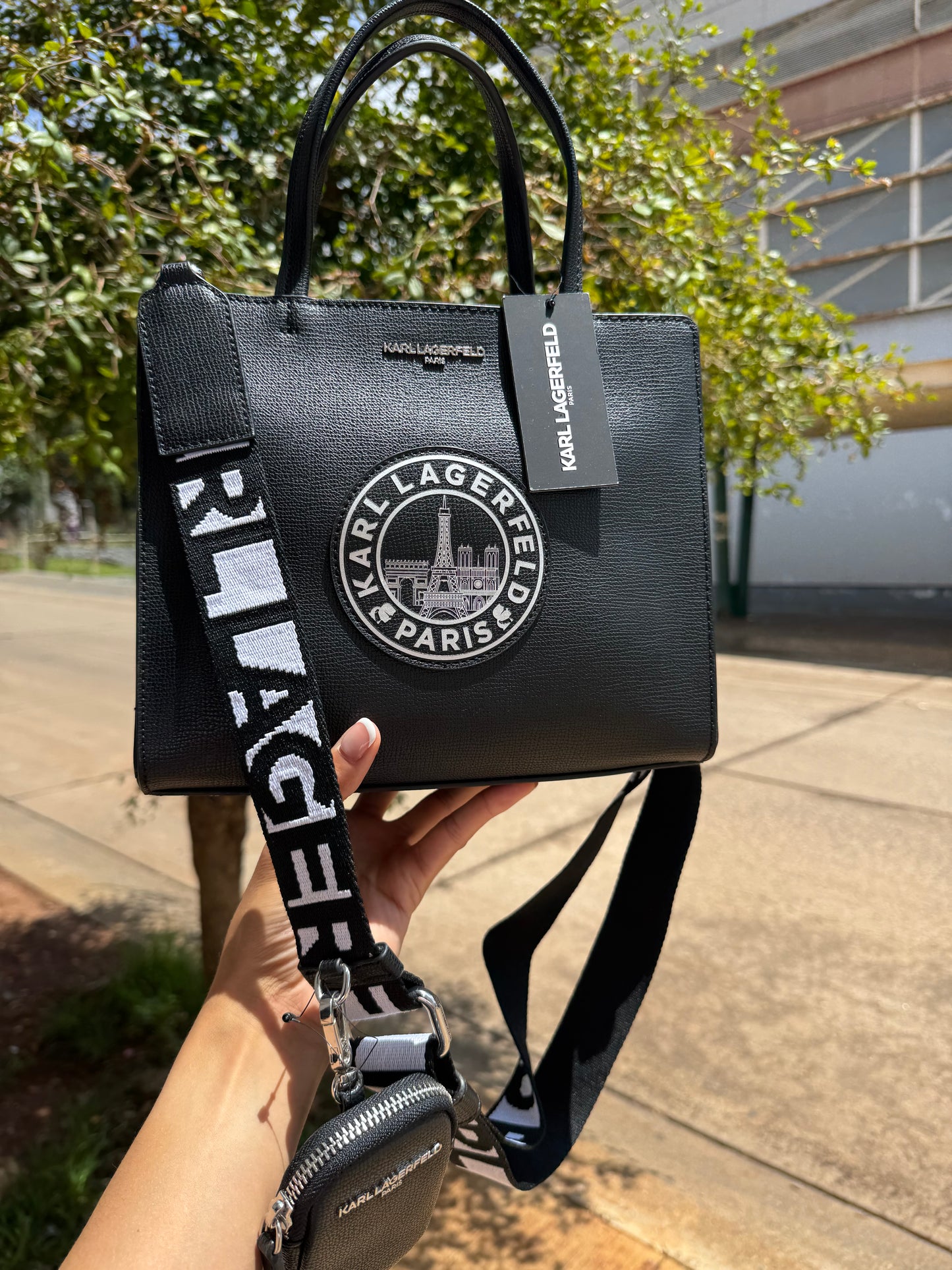 Crossbody Karl Lagerfeld con Strap grueso Negra