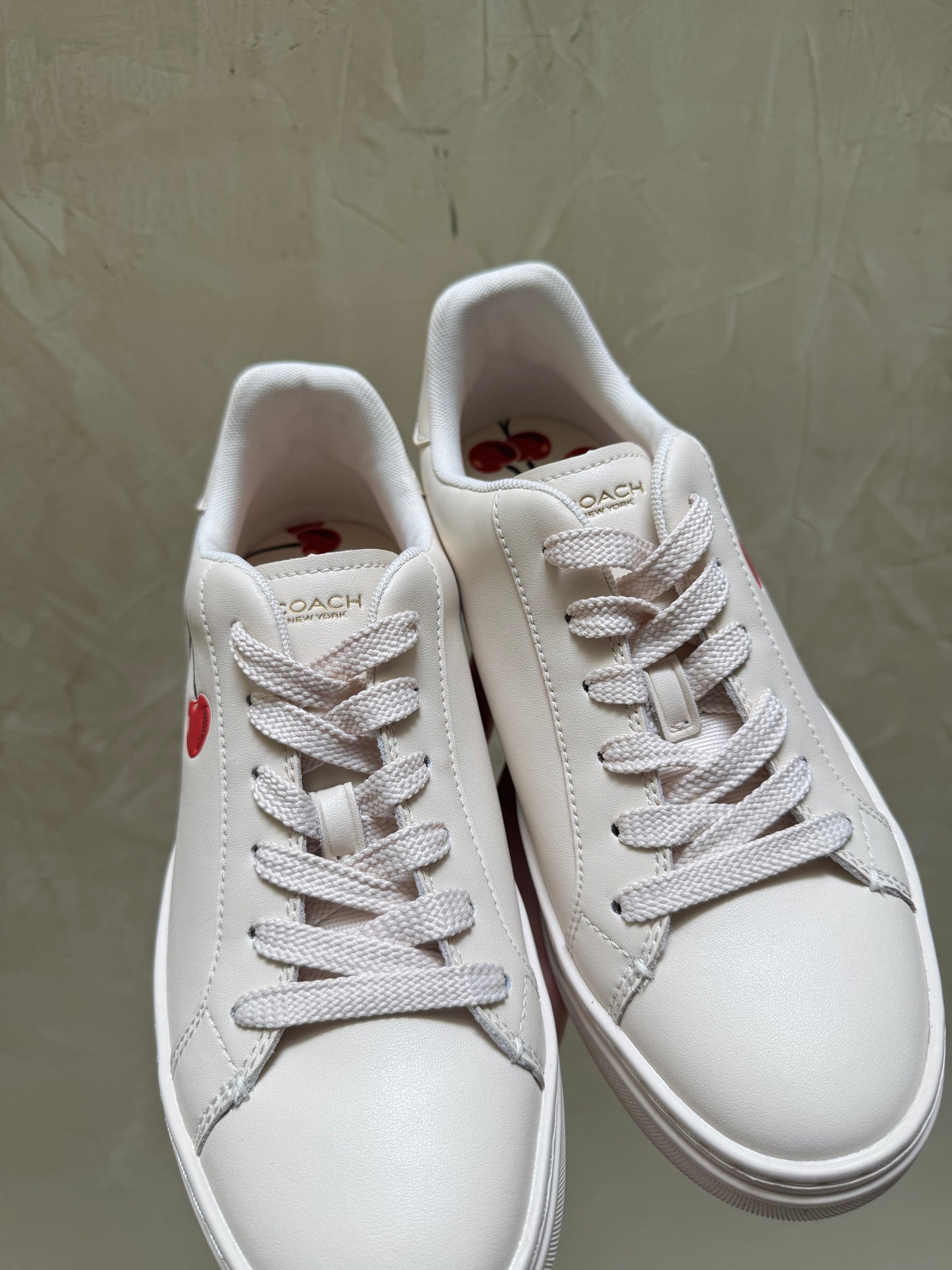 Tenis Coach CHERRY Talla 26mx (sin caja)