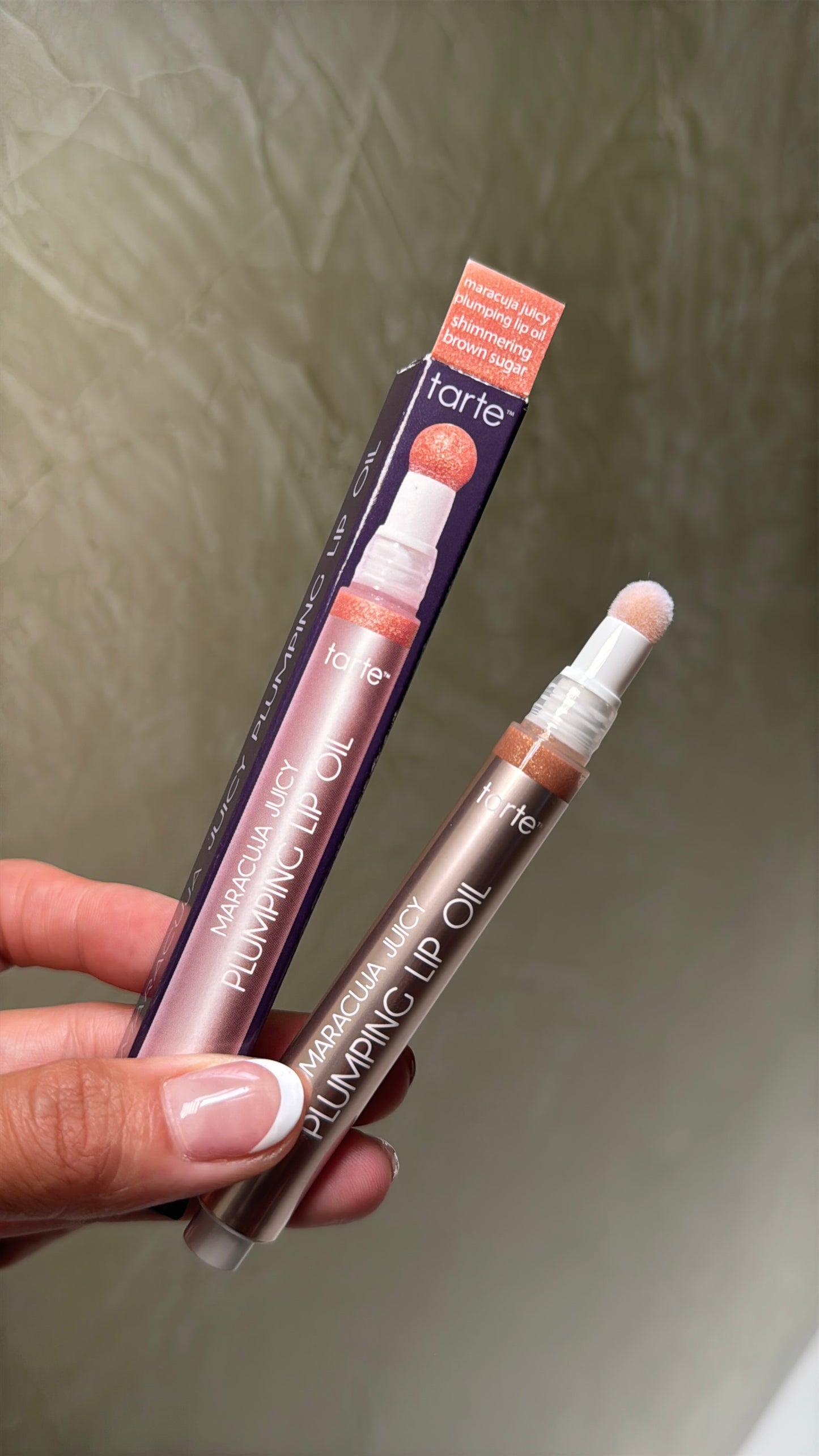 Maracuja juicy plumping lip oil- Tarte tono Shimmering Brown Sugar