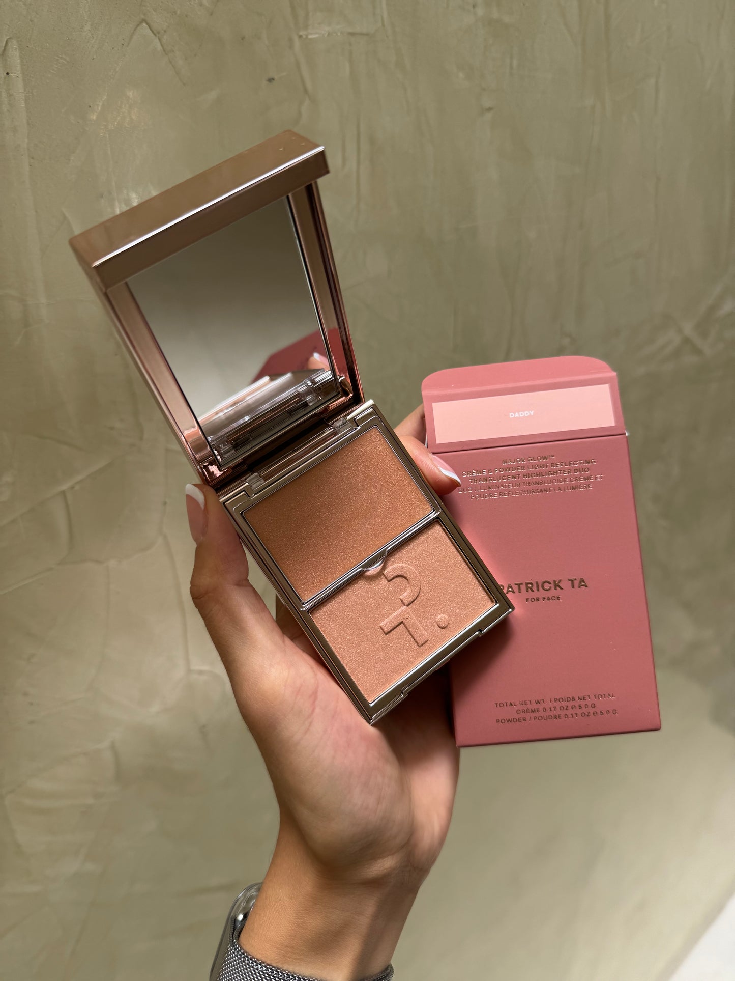 PATRICK TA Major Glow Crème & Powder Light Reflecting Translucent Highlighter Duo DADDY