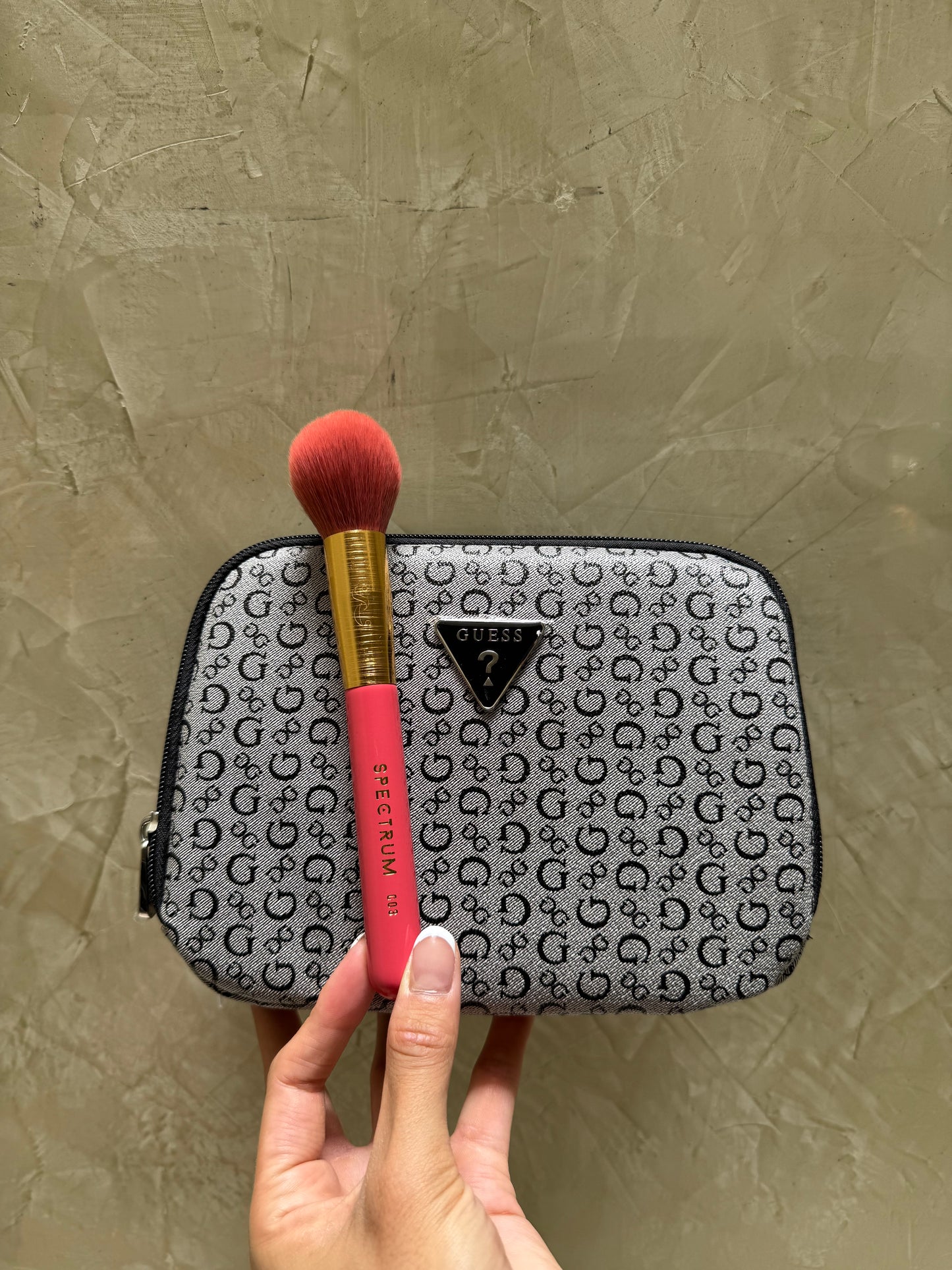 Cosmetiquera GUESS doble cierre chica
