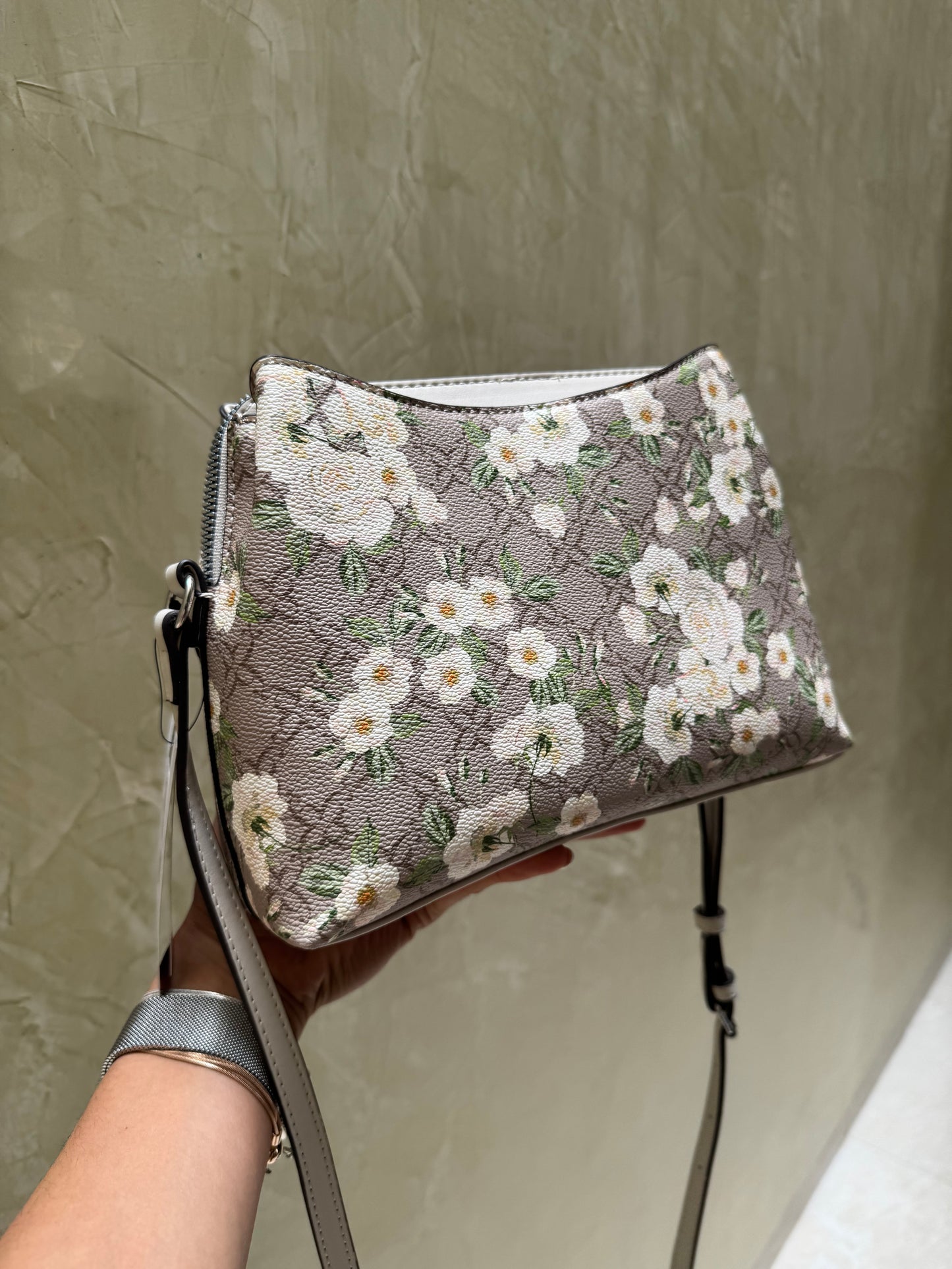 Crossbody Nine West Flores blancas