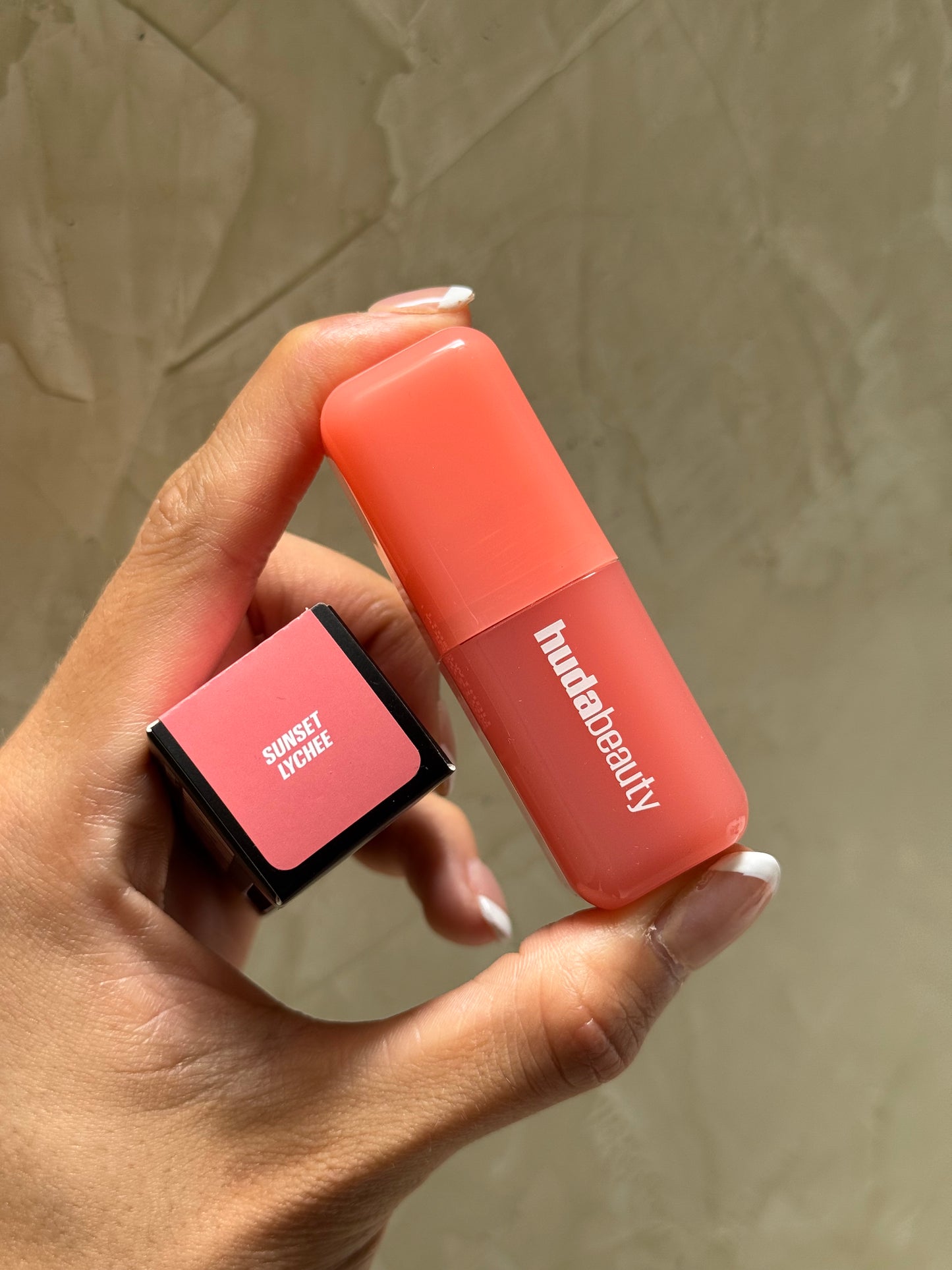 HUDA BEAUTY Blush Filter Soft Glow Liquid Blush SUNSET LYCHEE