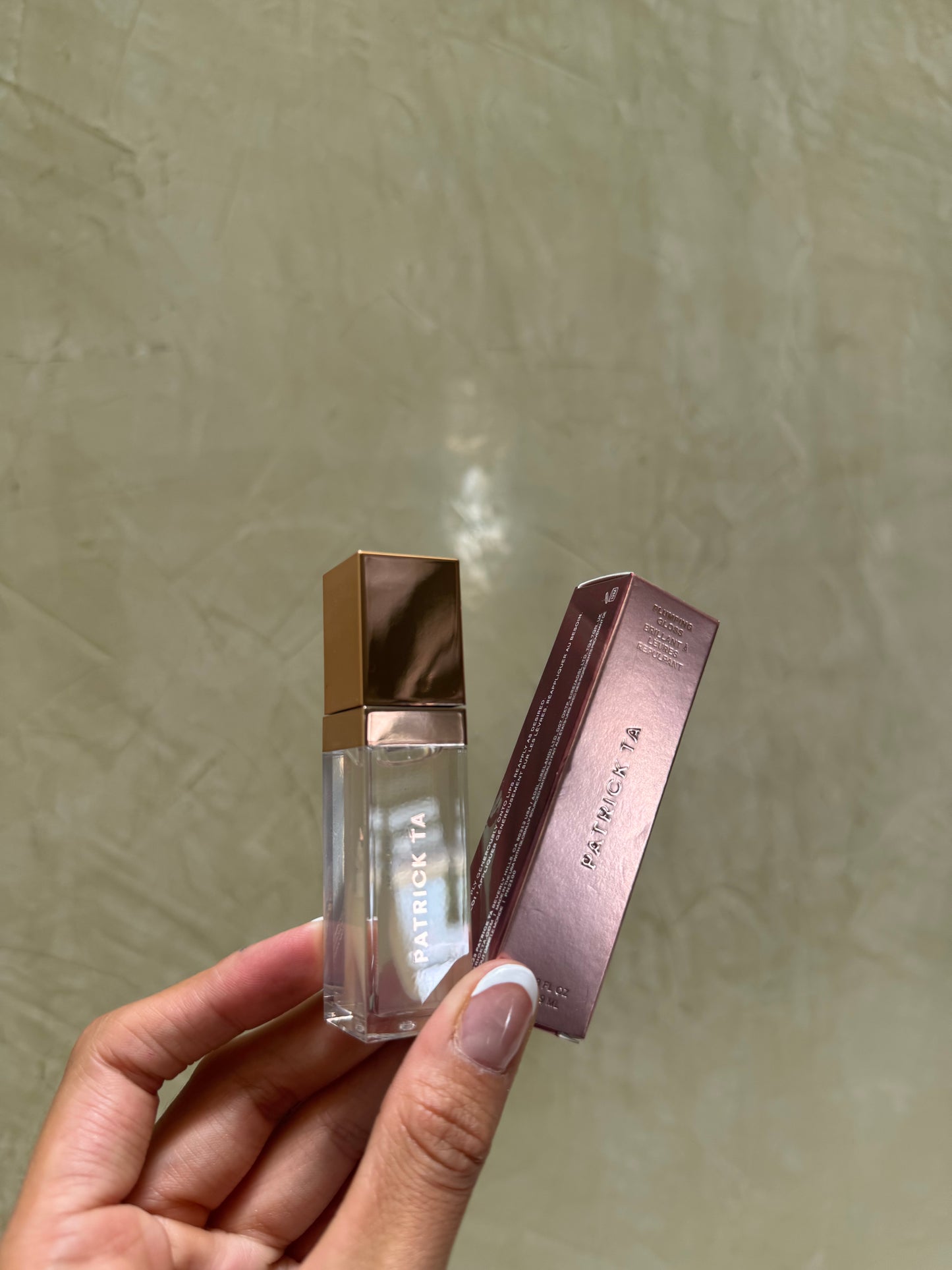 PATRICK TA Major Volume Plumping Lip Gloss tono- LOOKS NATURAL