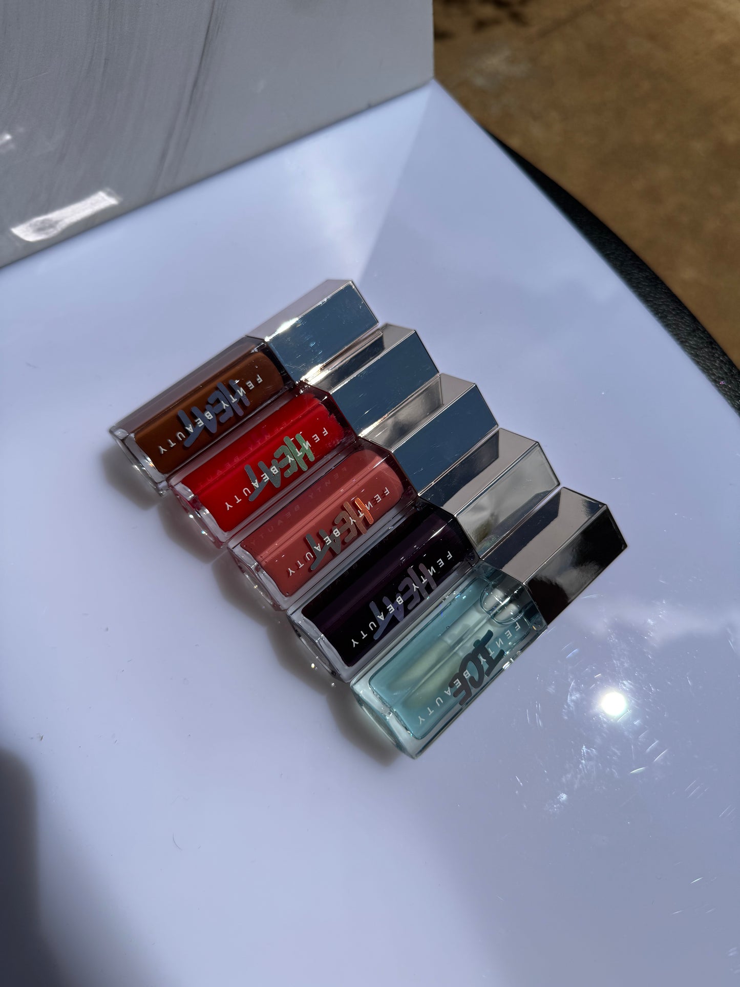 Gloss HEAT Fenty Beauty Lip Plumper Tono- HOT CHERRY (sin caja)