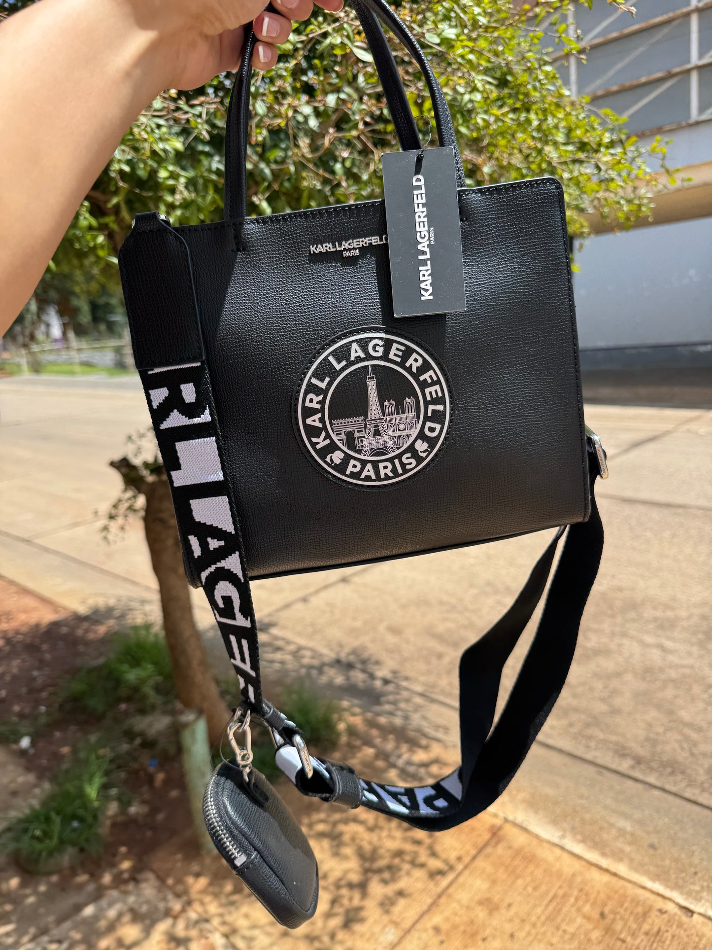 Crossbody Karl Lagerfeld con Strap grueso Negra