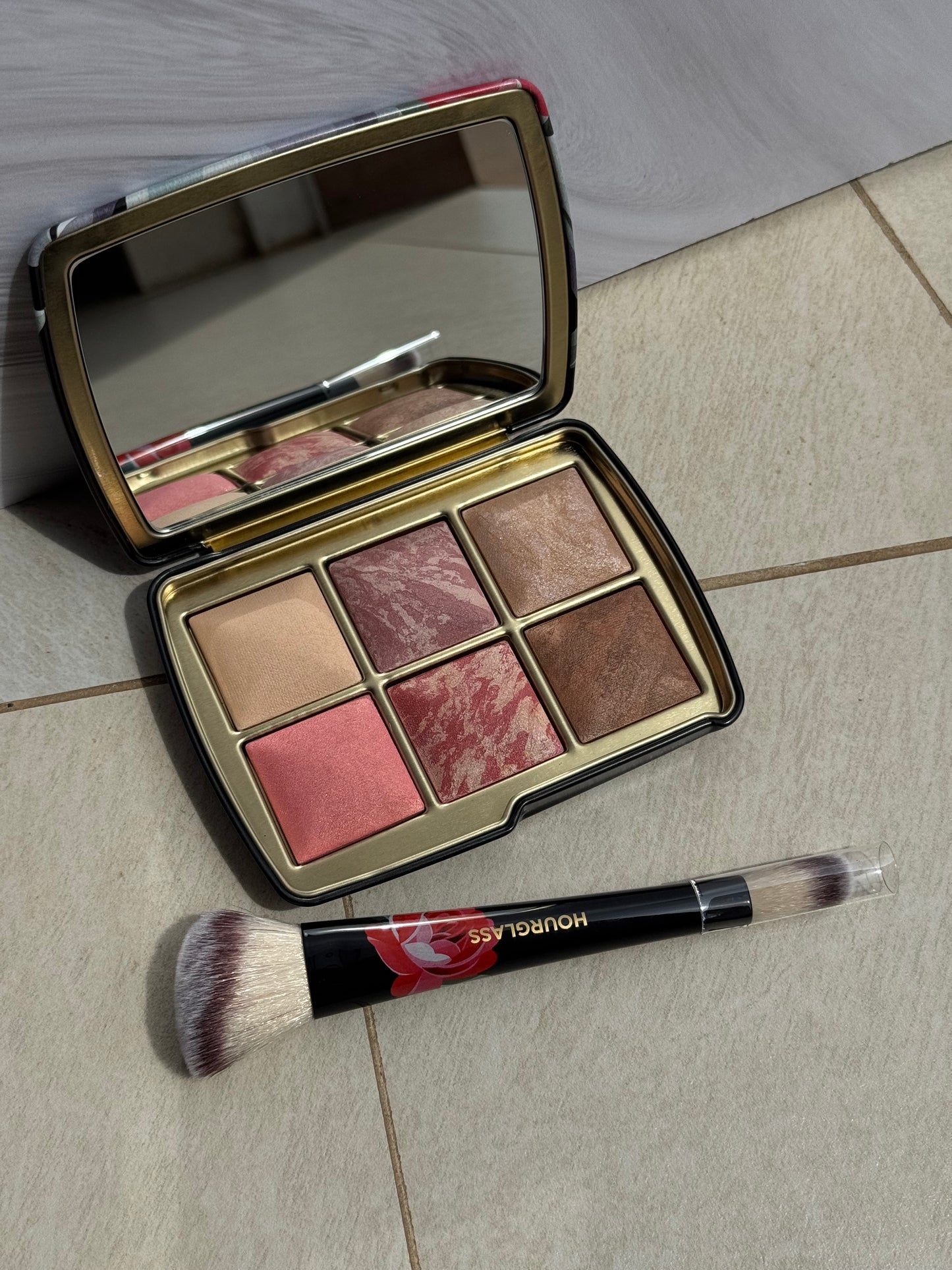 Hourglass AMBIENT LIGHTING EDIT BRUSH II HORSE