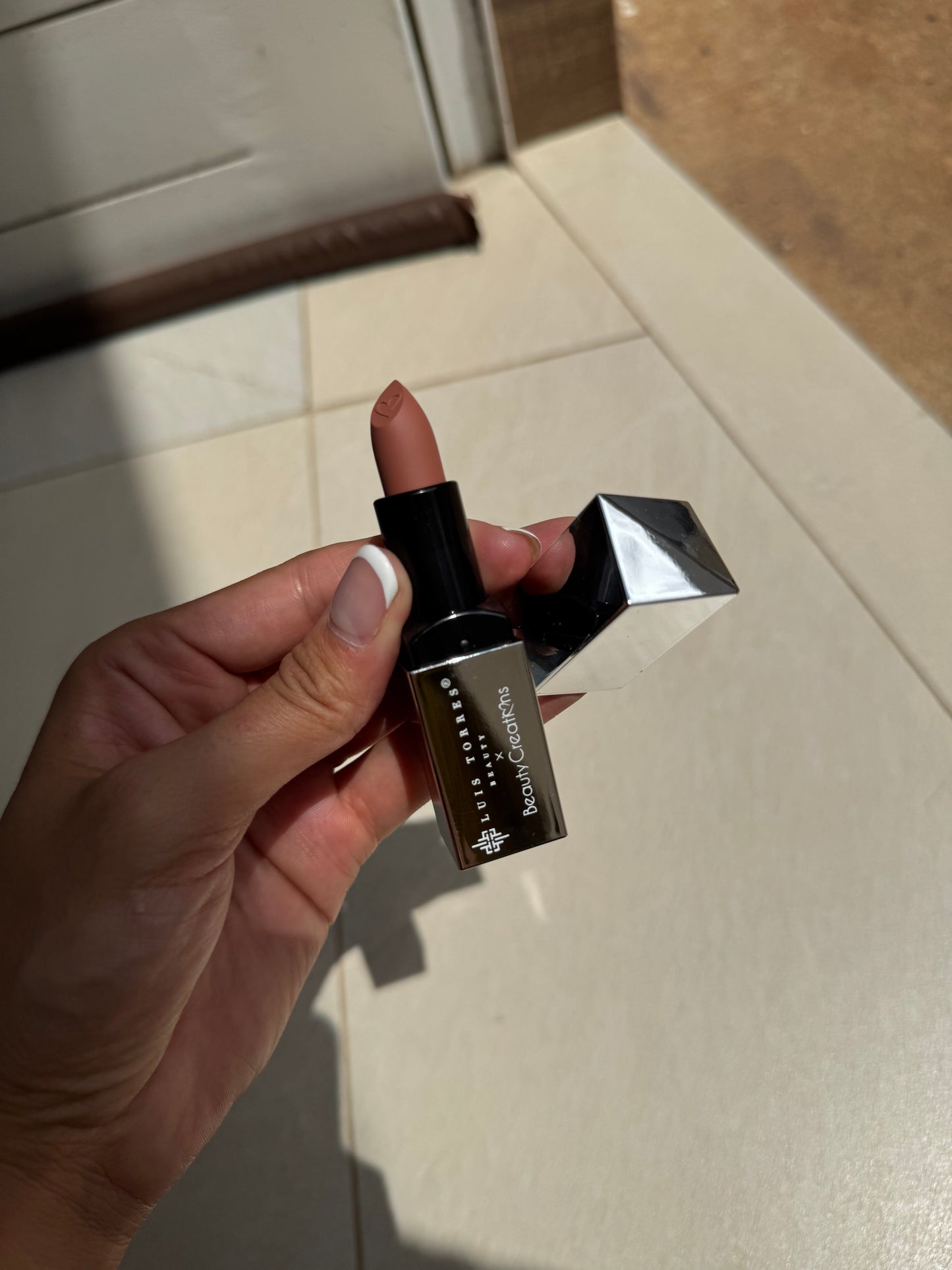 Labial en Barra Nude LUIS TORRES X Beauty Creations
