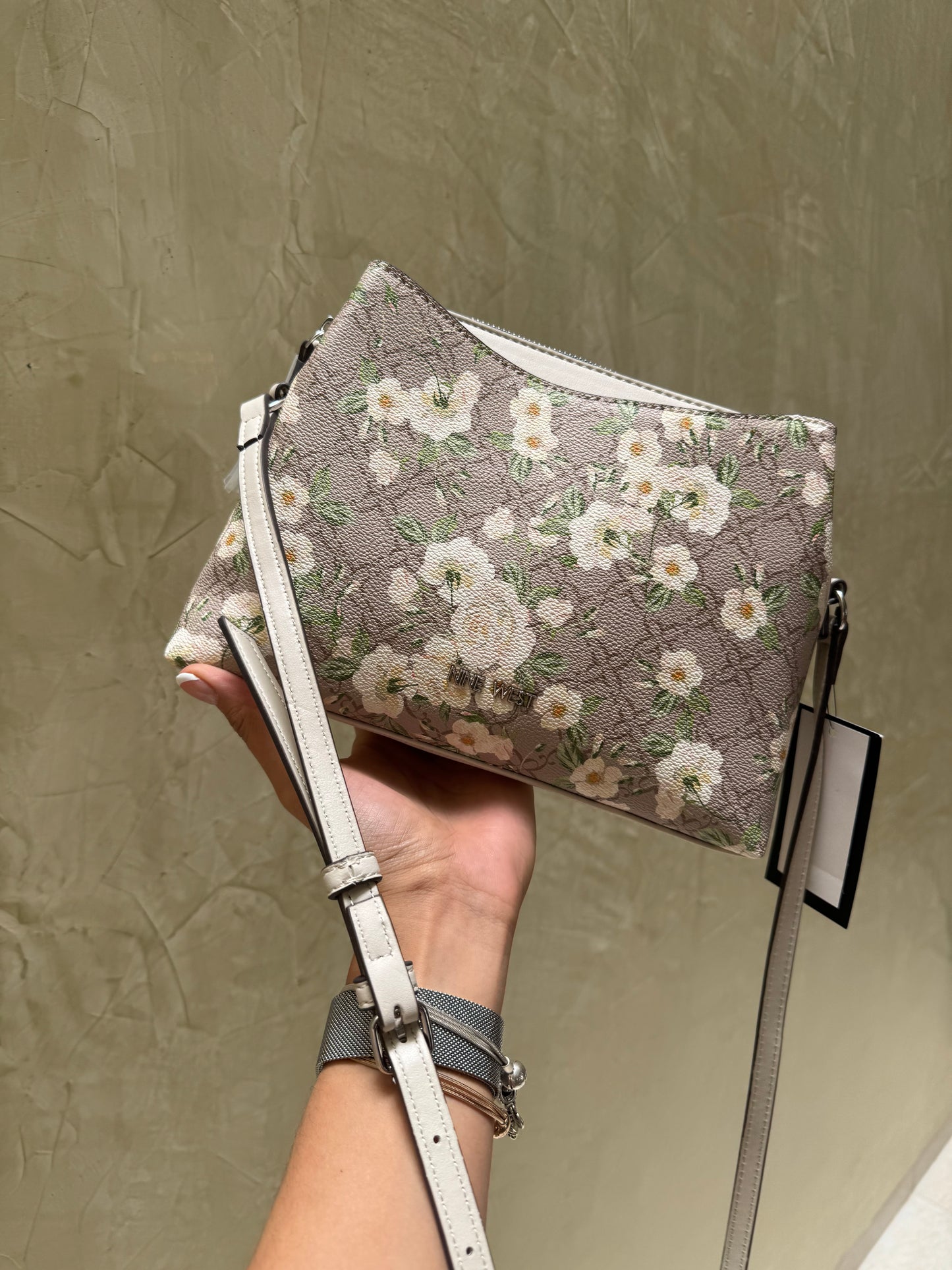 Crossbody Nine West Flores blancas