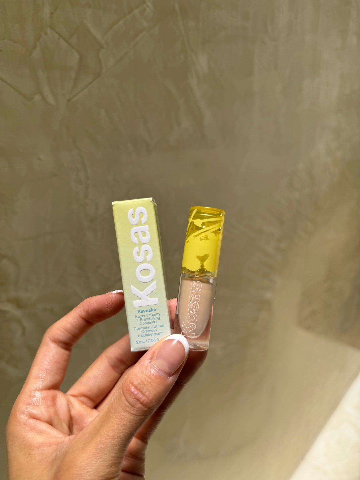 Kosas Mini Revealer Super Creamy + Brightening Concealer with Caffeine and Hyaluronic Acid Tono- 1.5C