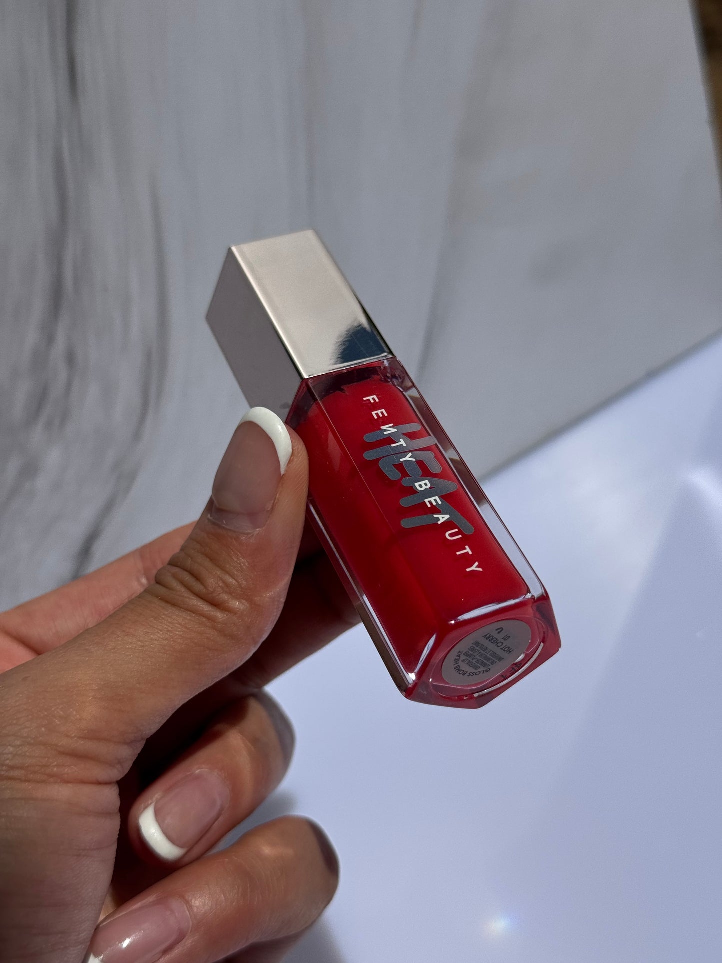 Gloss HEAT Fenty Beauty Lip Plumper Tono- HOT CHERRY (sin caja)