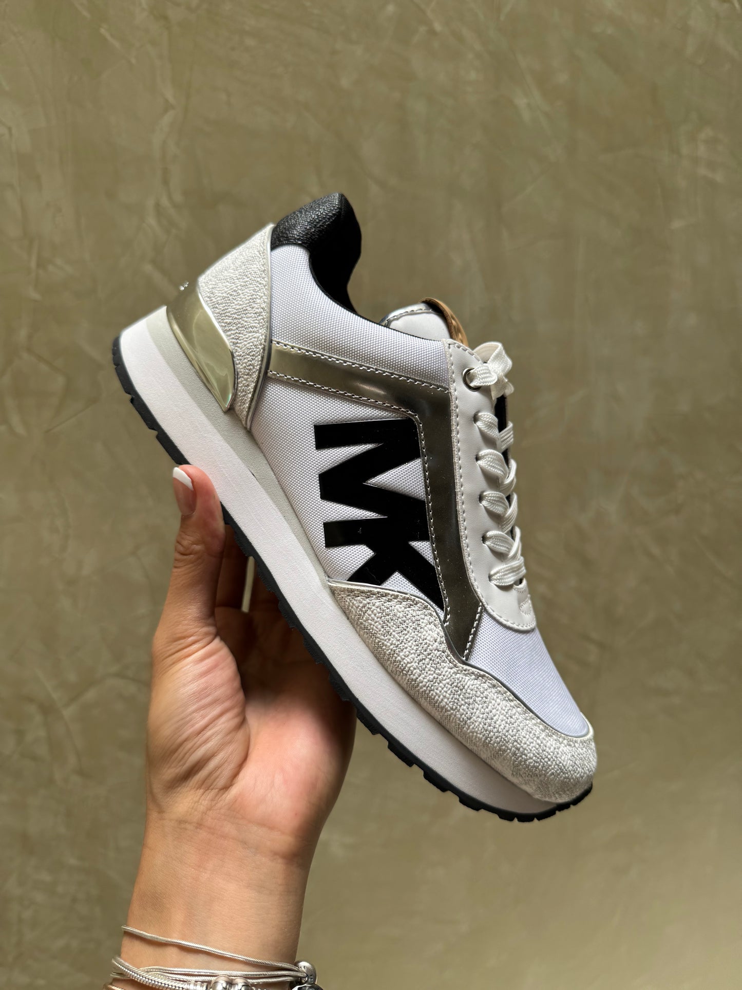 Tenis Michael Kors Blancos talla 24MX (sin caja)