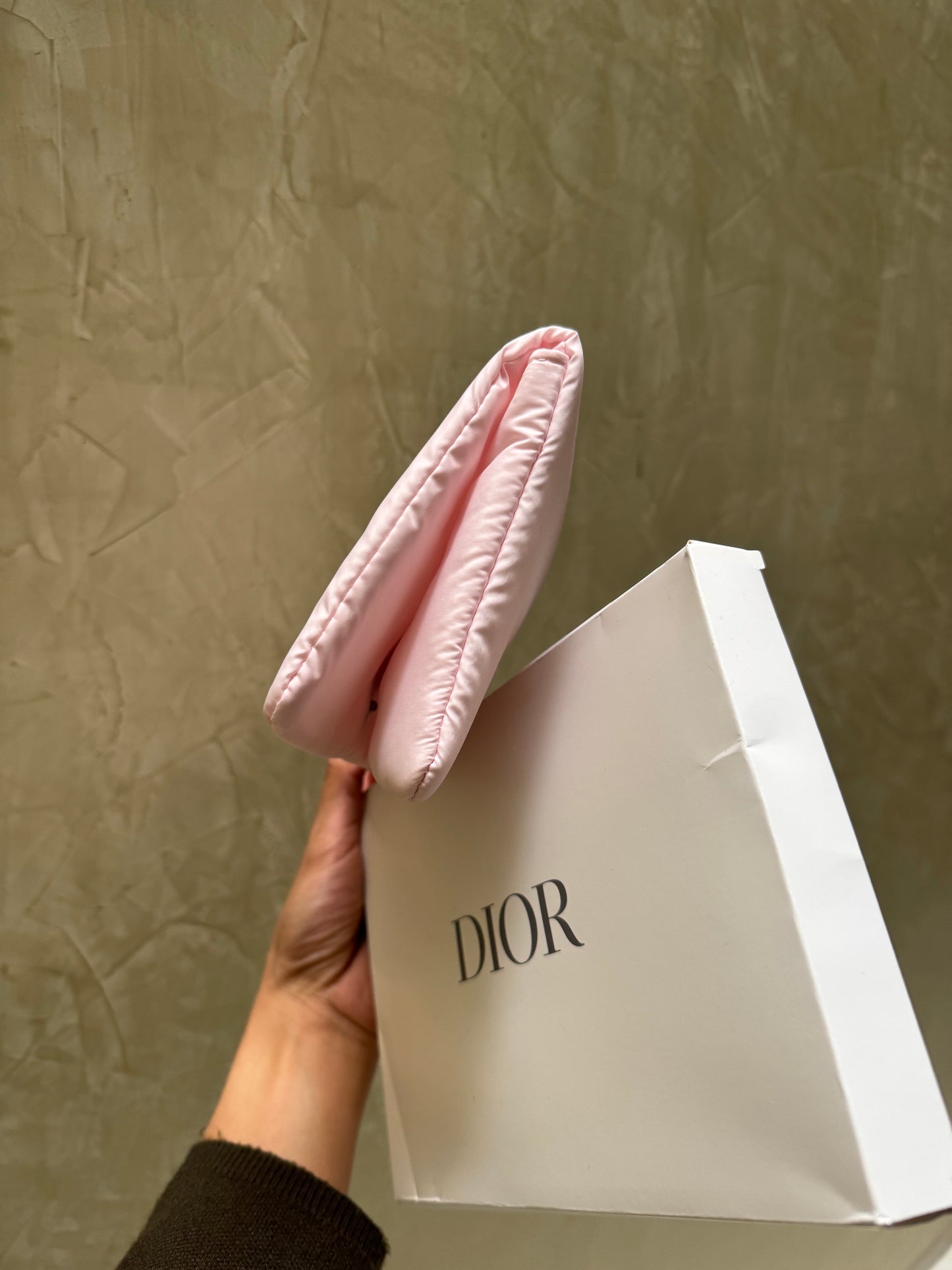 Cosmetiquera DIOR rosa Puffy