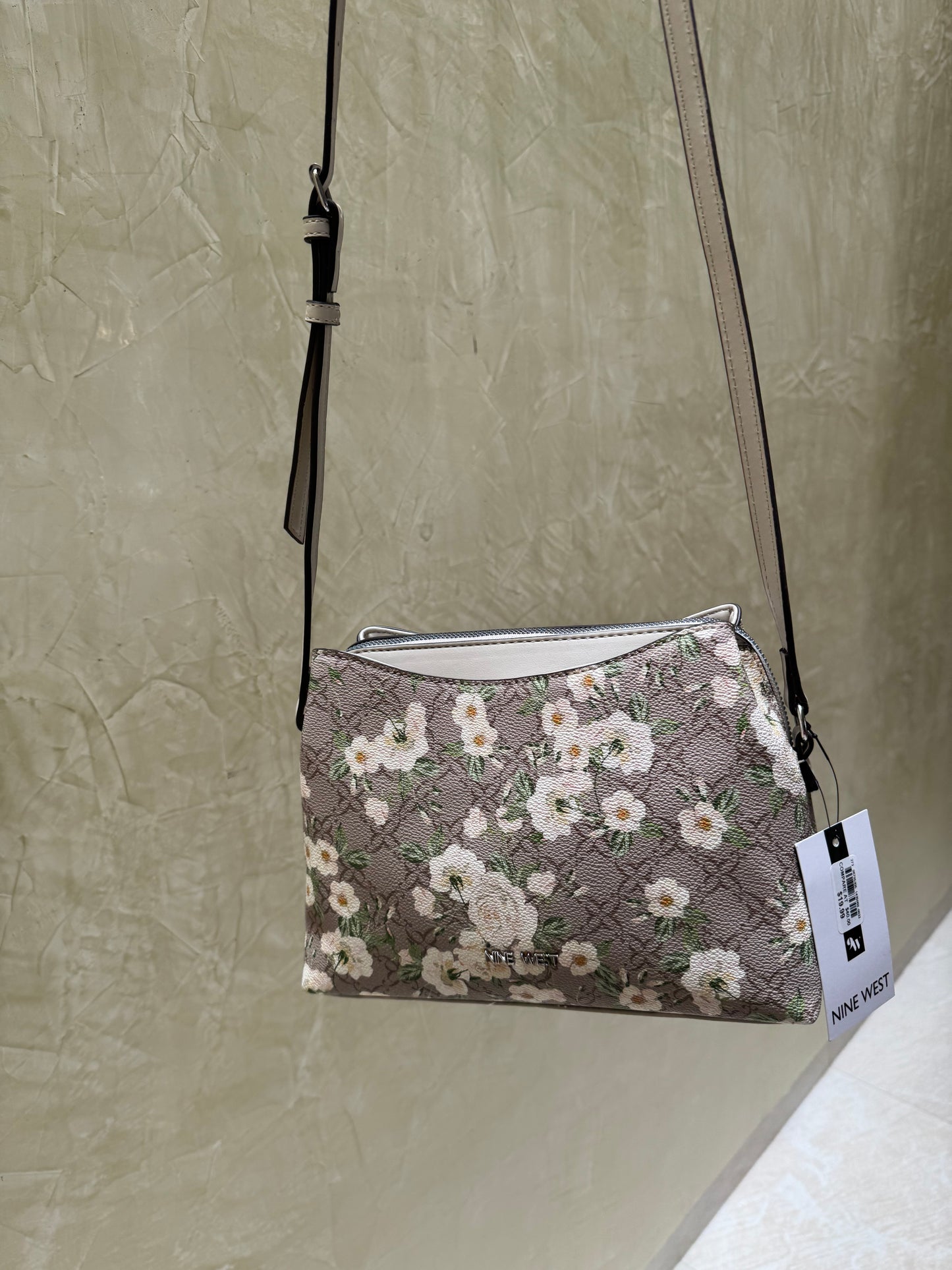 Crossbody Nine West Flores blancas
