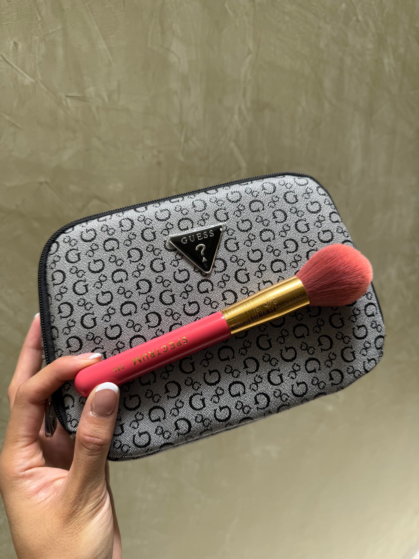 Cosmetiquera GUESS doble cierre chica