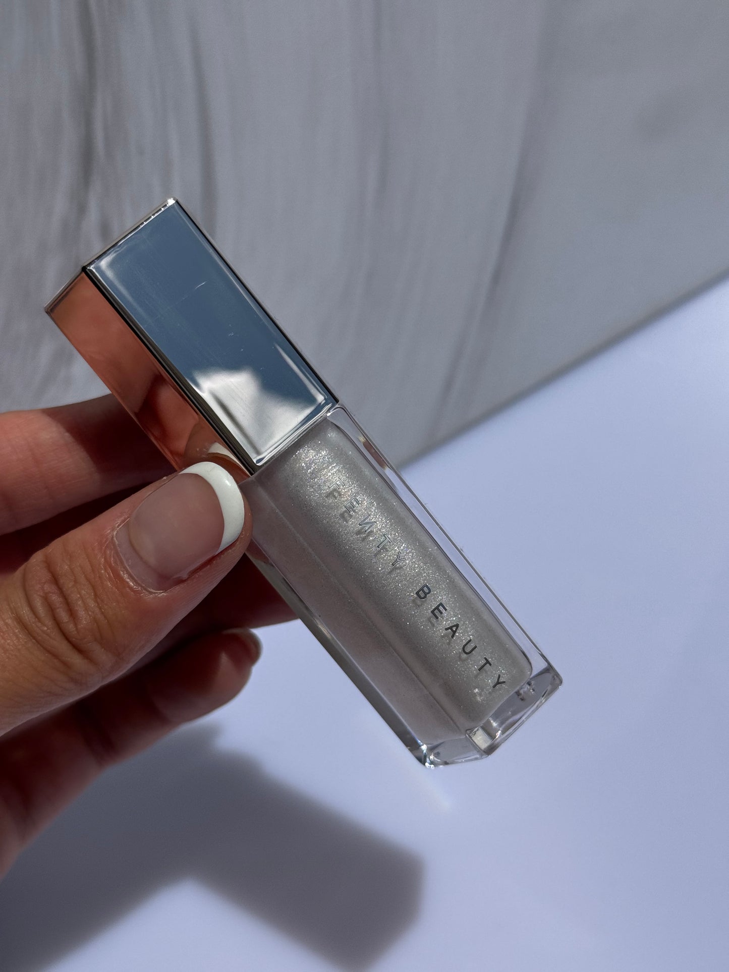 Gloss Luminizer Fenty Beauty Tono- DIAMOND MILK (sin caja)