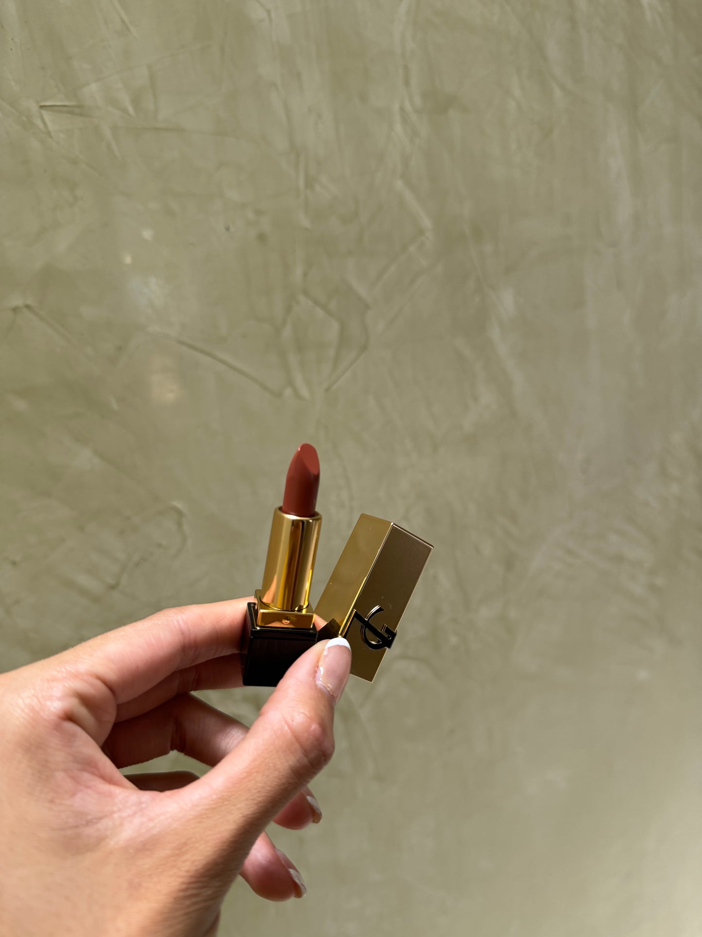Mini Yves Saint Laurent Rouge Pur Couture Caring Satin Lipstick with Ceramides Tono- Nu Muse