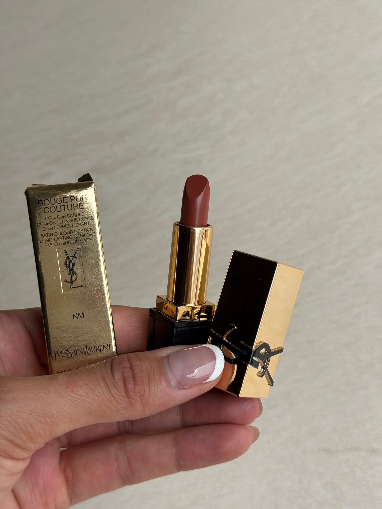 Mini Yves Saint Laurent Rouge Pur Couture Caring Satin Lipstick with Ceramides Tono- Nu Muse