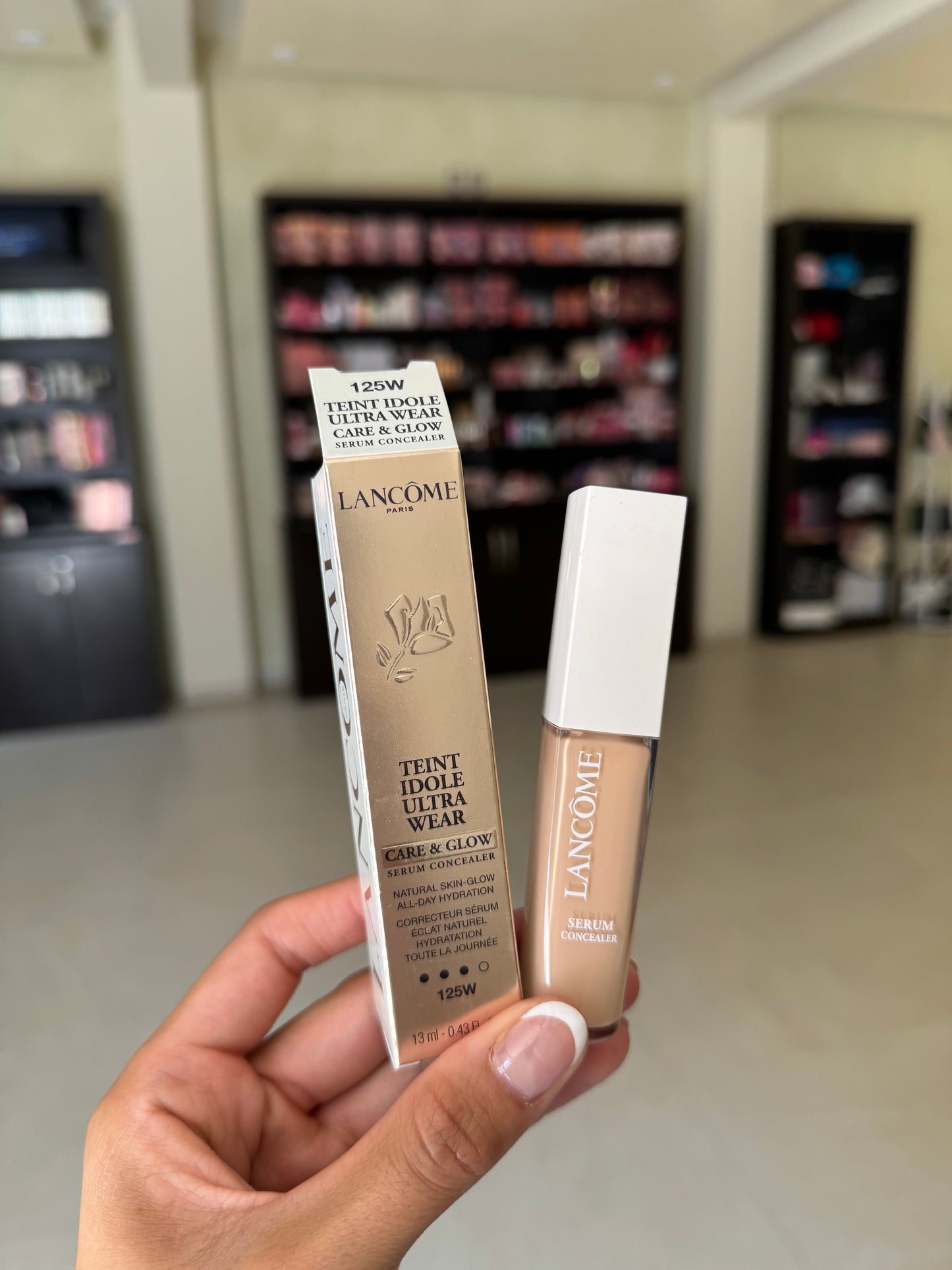 Lancôme Care and Glow Serum Concealer with Hyaluronic Acid TONO- 125W