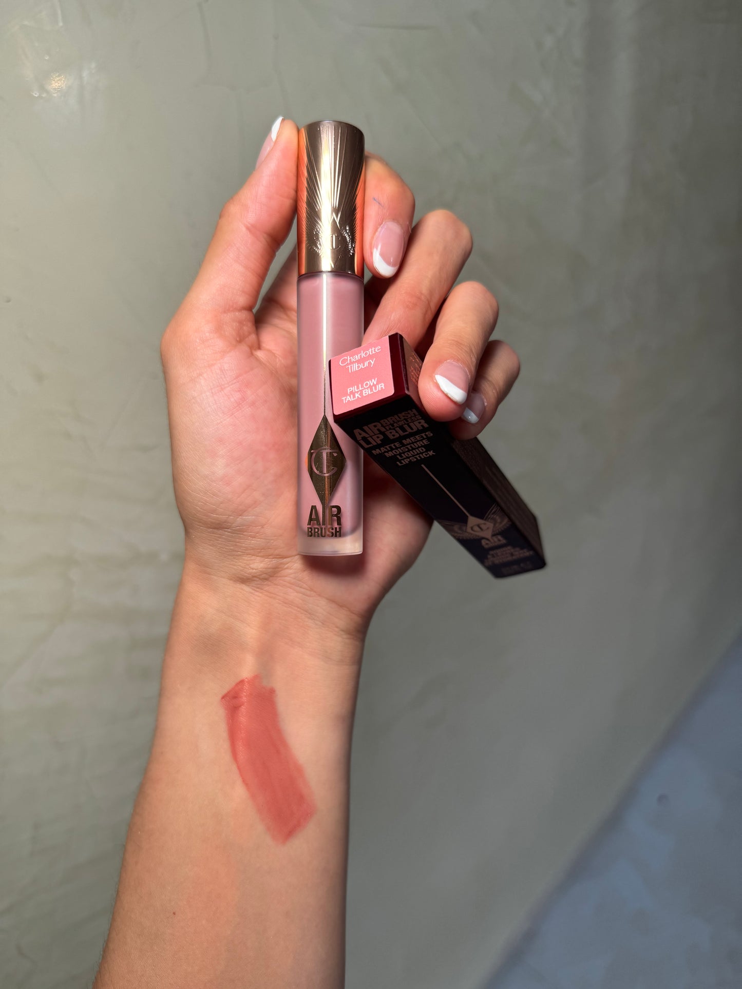 Airbrush Flawless Matte Lip Blur Liquid Lipstick- tono Pillow Talk Blur CHARLOTTE TILBURY