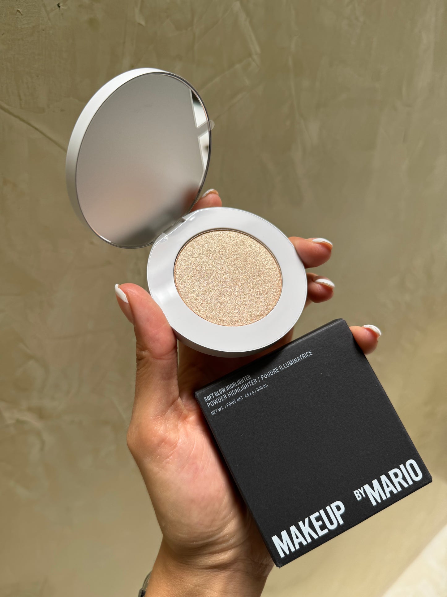 MAKEUP BY MARIO Soft Glow Highlighter Tono- GOLDEN