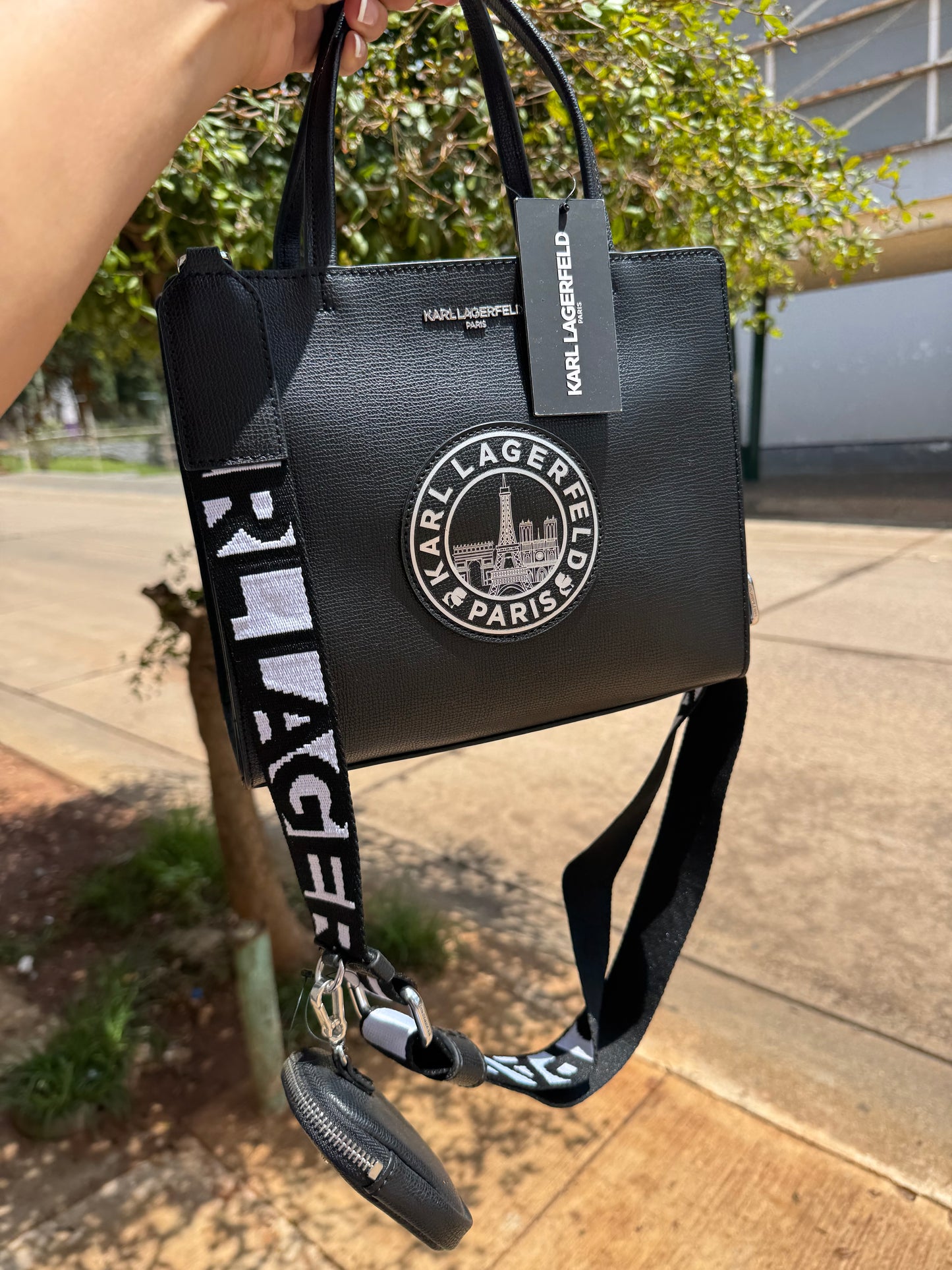 Crossbody Karl Lagerfeld con Strap grueso Negra
