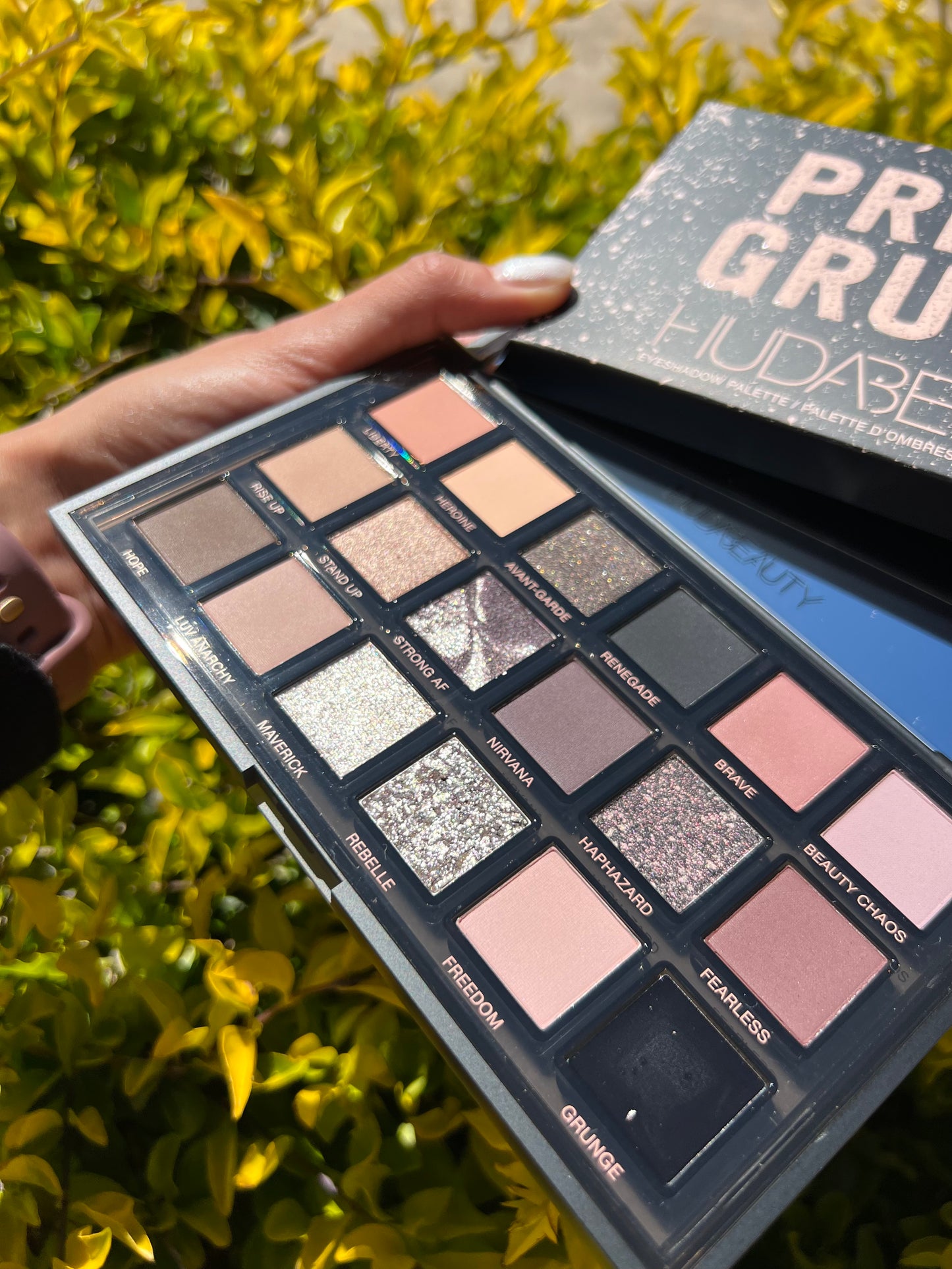 Pretty Grunge Eyeshadow Palette- HUDA BEAUTY