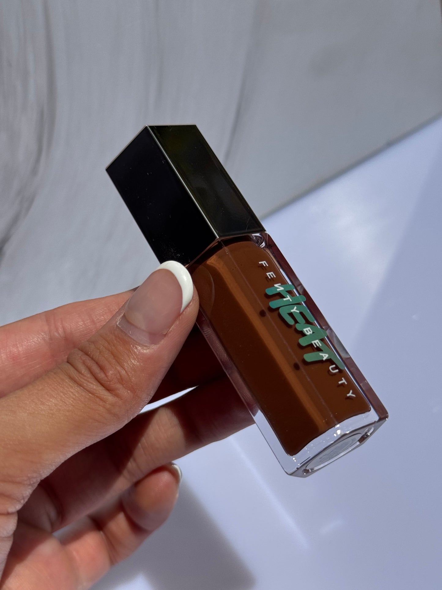 Gloss HEAT Fenty Beauty Lip Plumper Tono- ROAST’EM (sin caja)