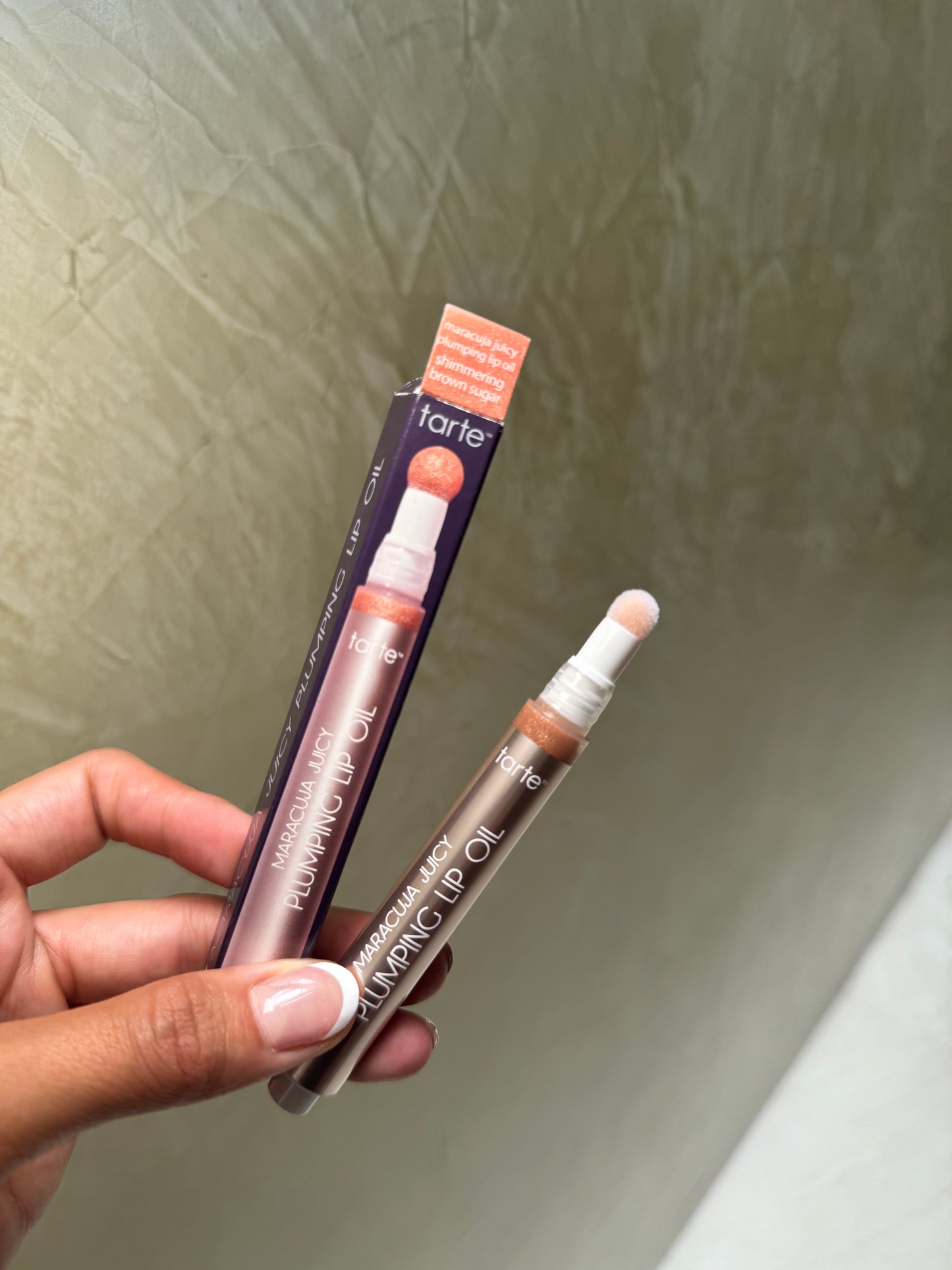 Maracuja juicy plumping lip oil- Tarte tono Shimmering Brown Sugar