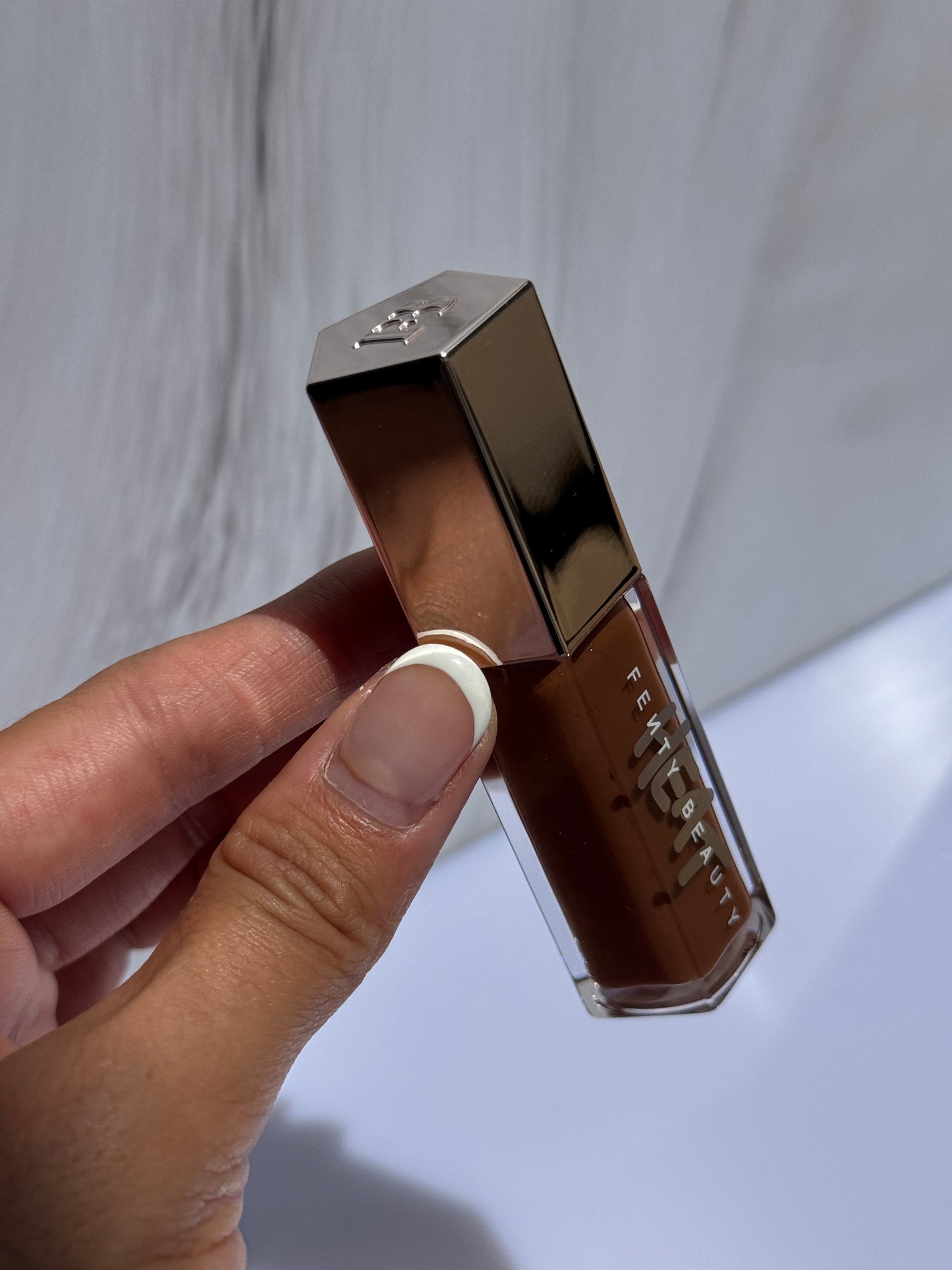 Gloss HEAT Fenty Beauty Lip Plumper Tono- ROAST’EM (sin caja)