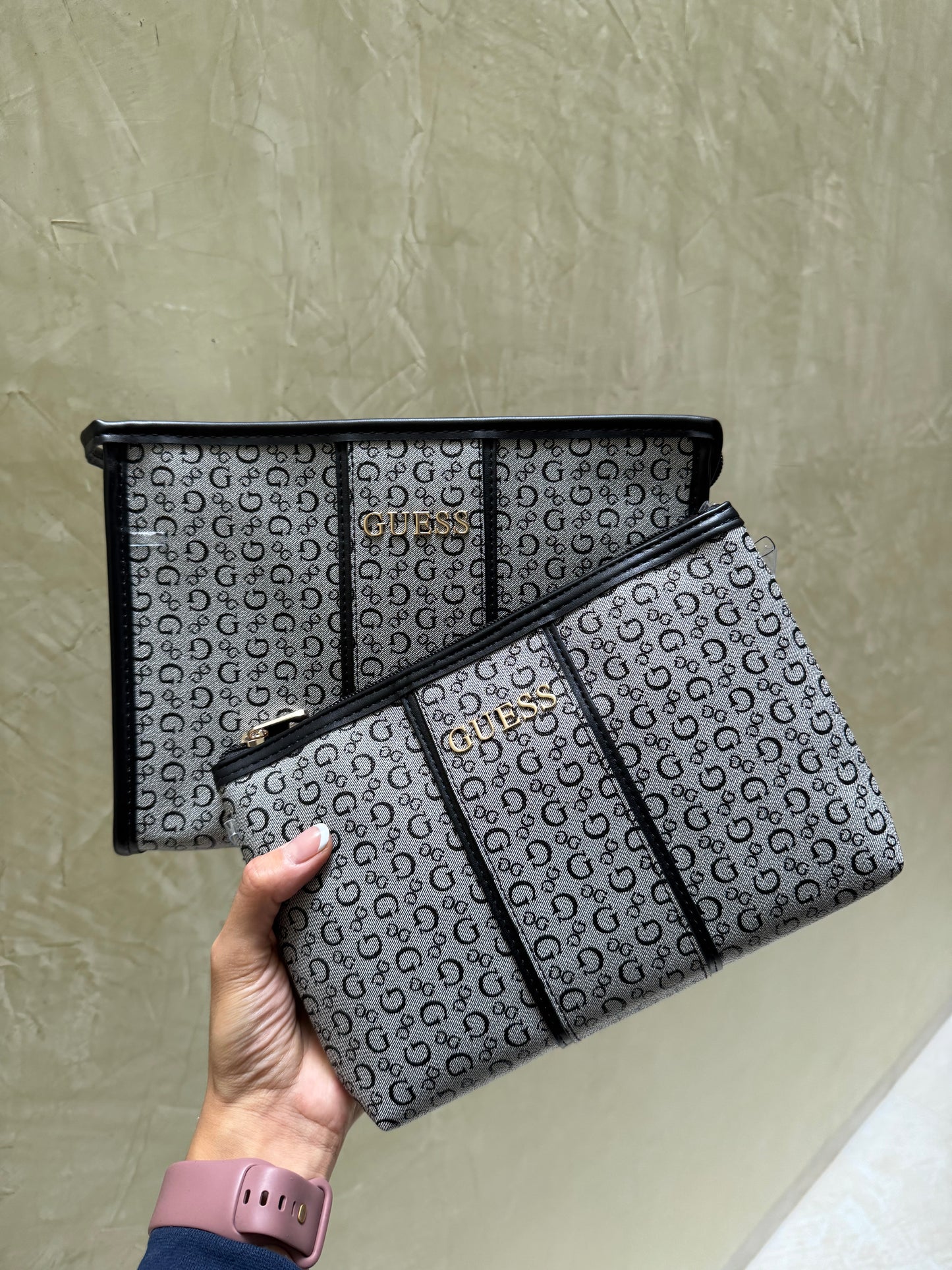 Duo de cosmetiqueras GUESS