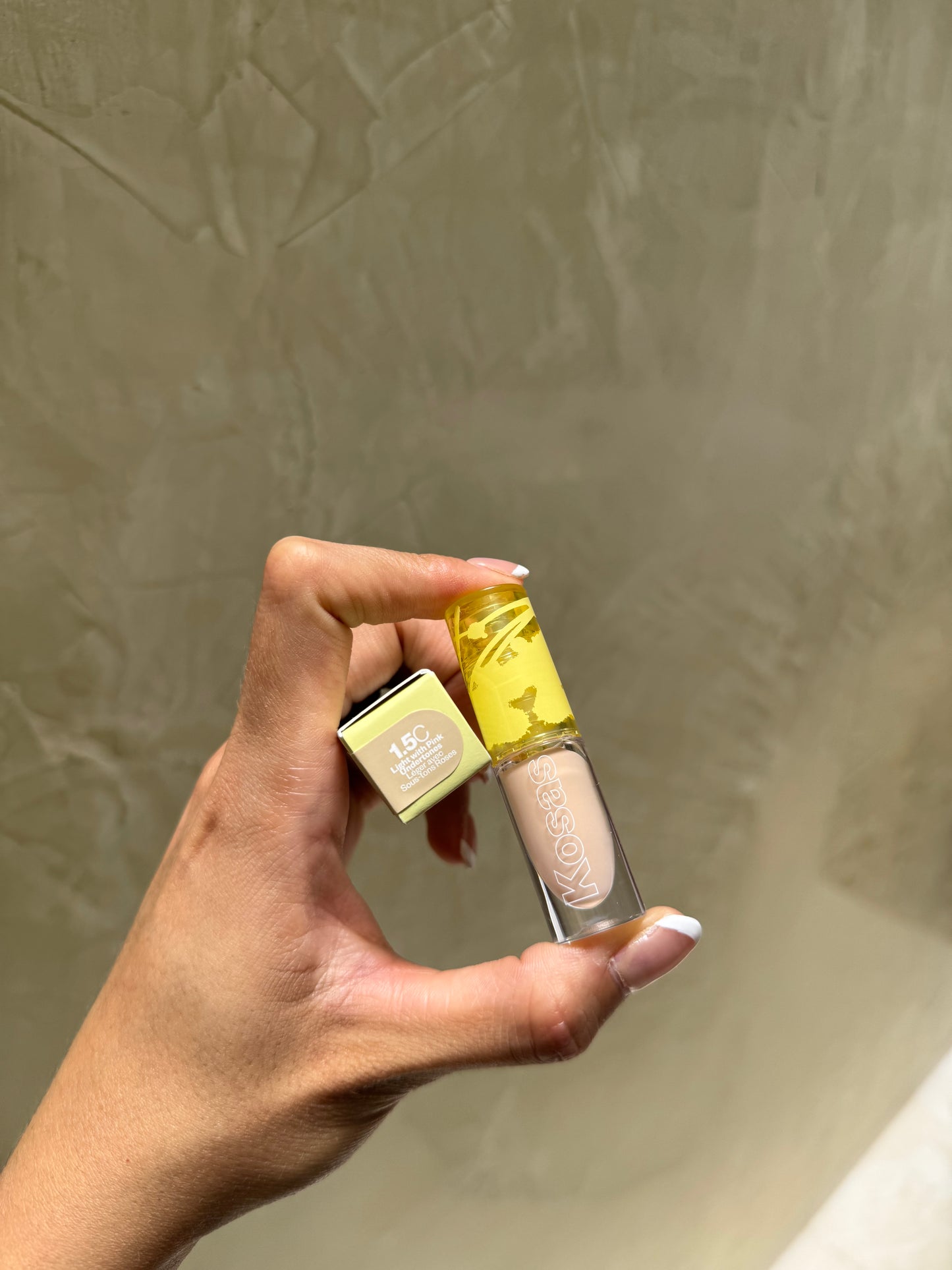Kosas Mini Revealer Super Creamy + Brightening Concealer with Caffeine and Hyaluronic Acid Tono- 1.5C