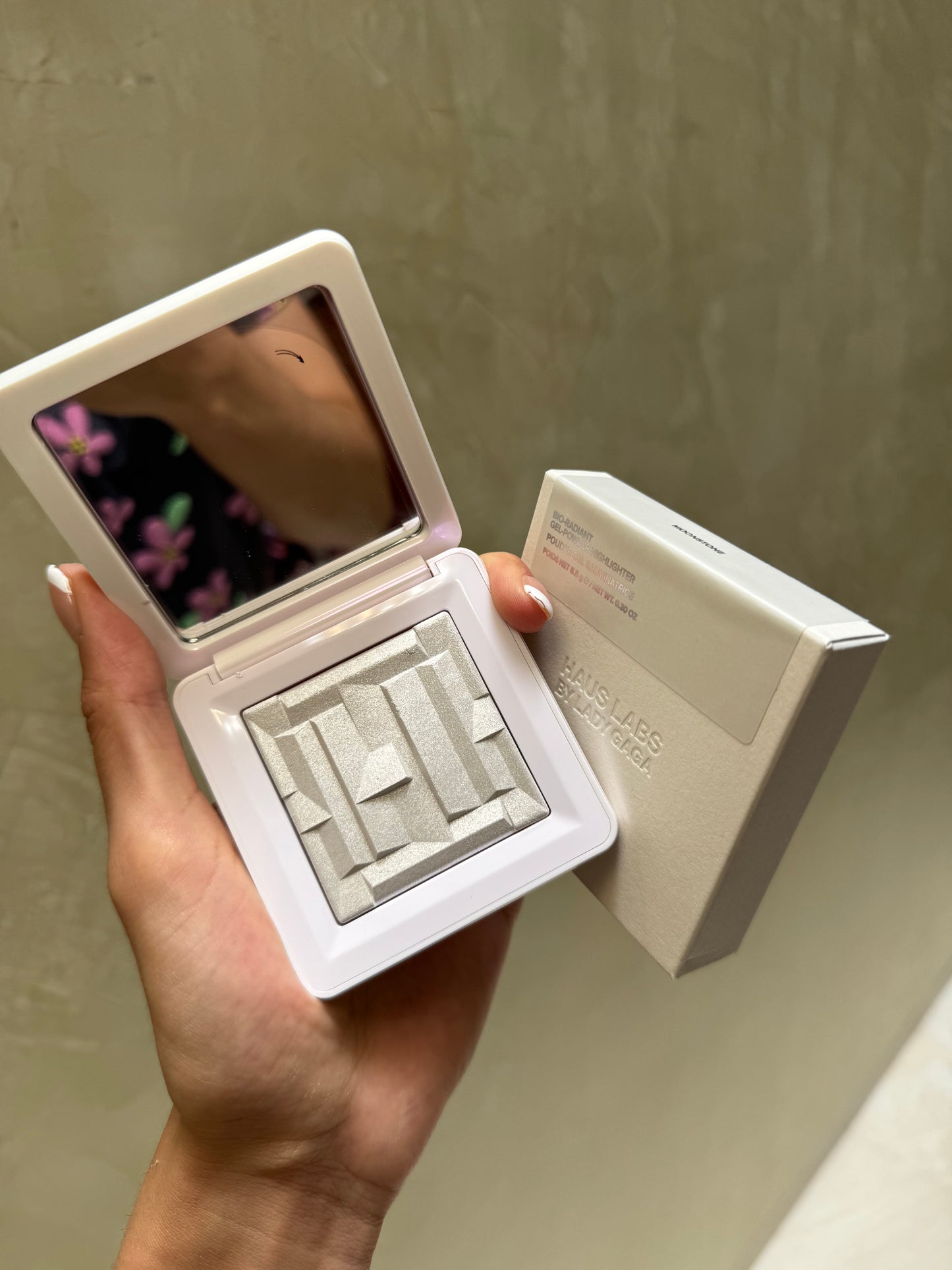 HAUS LABS BY LADY GAGA Bio-Radiant Gel-Powder Illuminating Highlighter with Fermented Arnica Tono- Moonstone