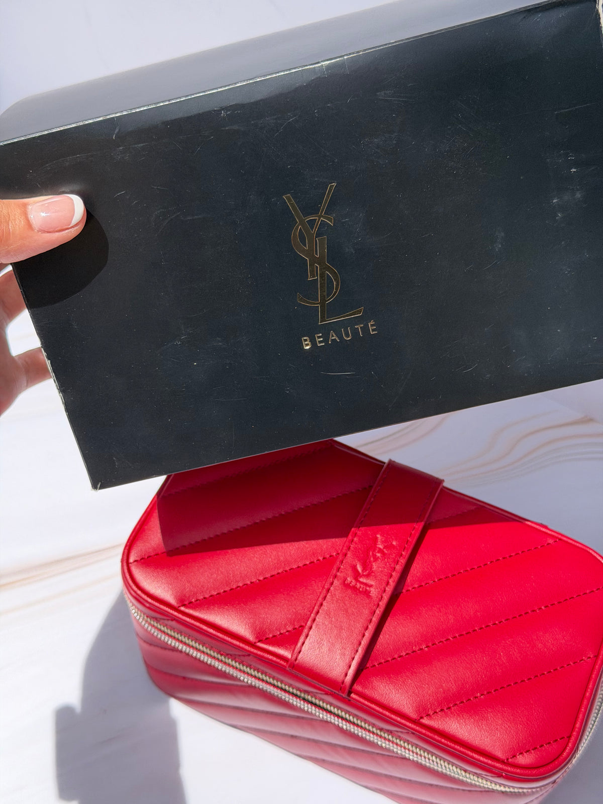 Makeup Bag YSL roja cosmetiquera