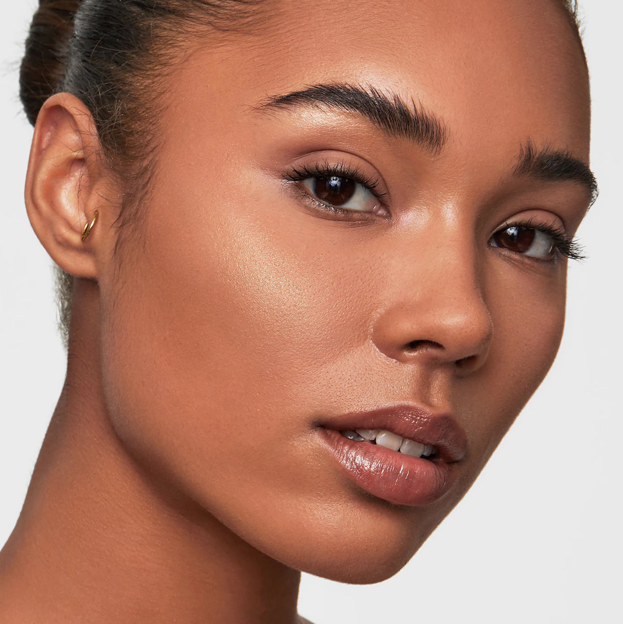 MAKEUP BY MARIO Soft Glow Highlighter Tono- GOLDEN