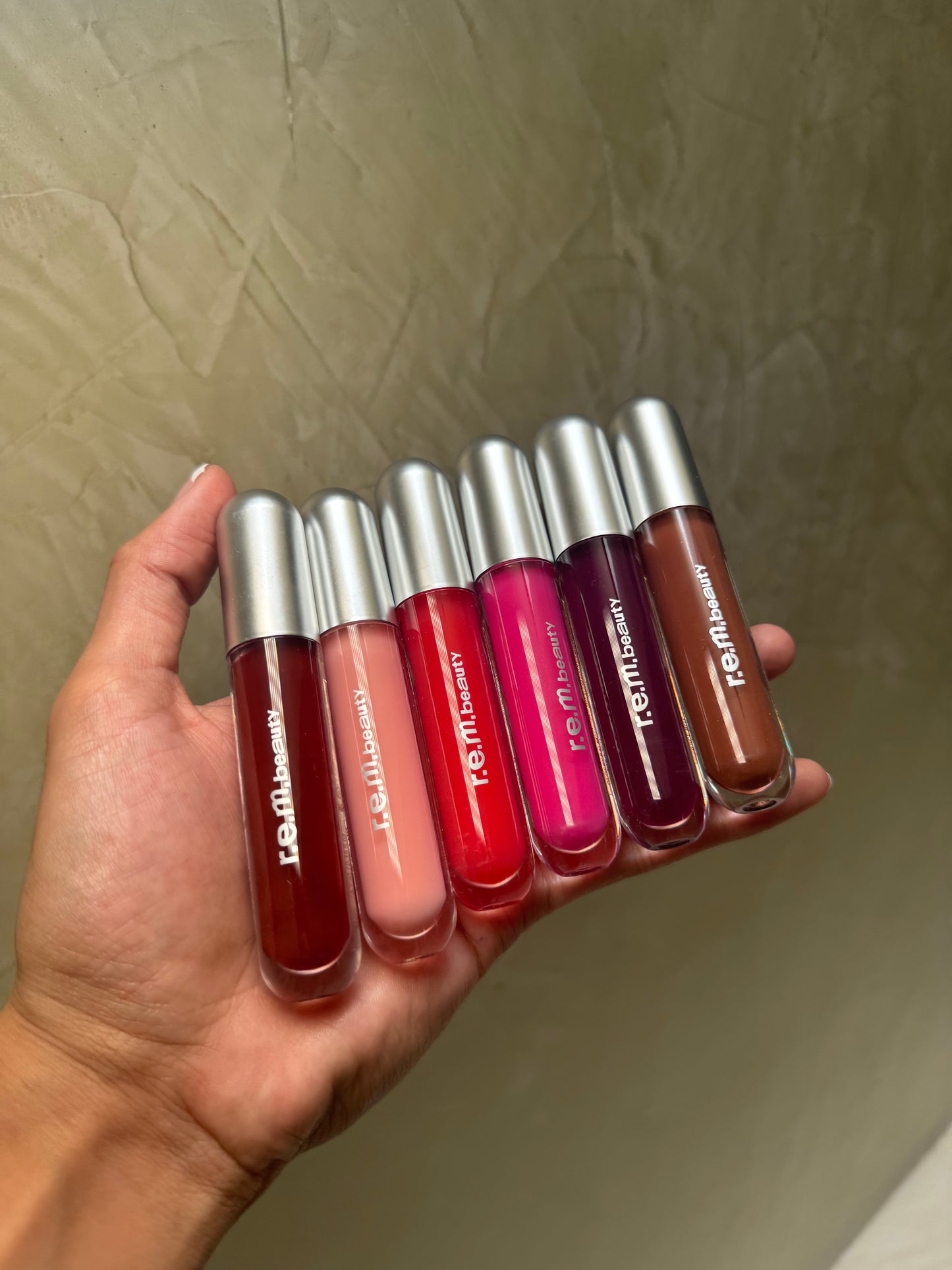 R.e.m. beauty- Essential Drip Glossy Balm