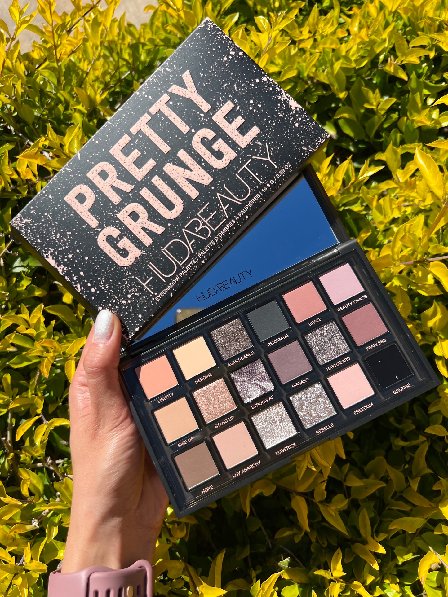 Pretty Grunge Eyeshadow Palette- HUDA BEAUTY